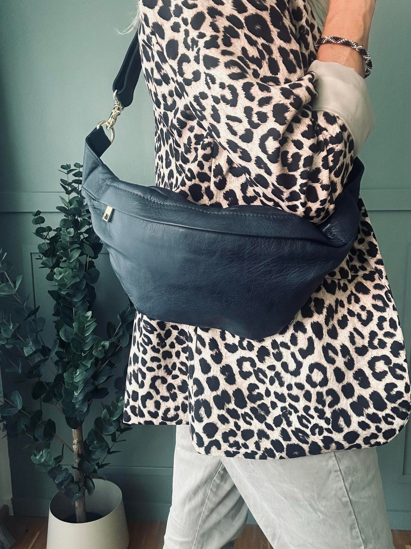 Cool Buffy Bumbag i smörmjukt läder - Midnattblå
