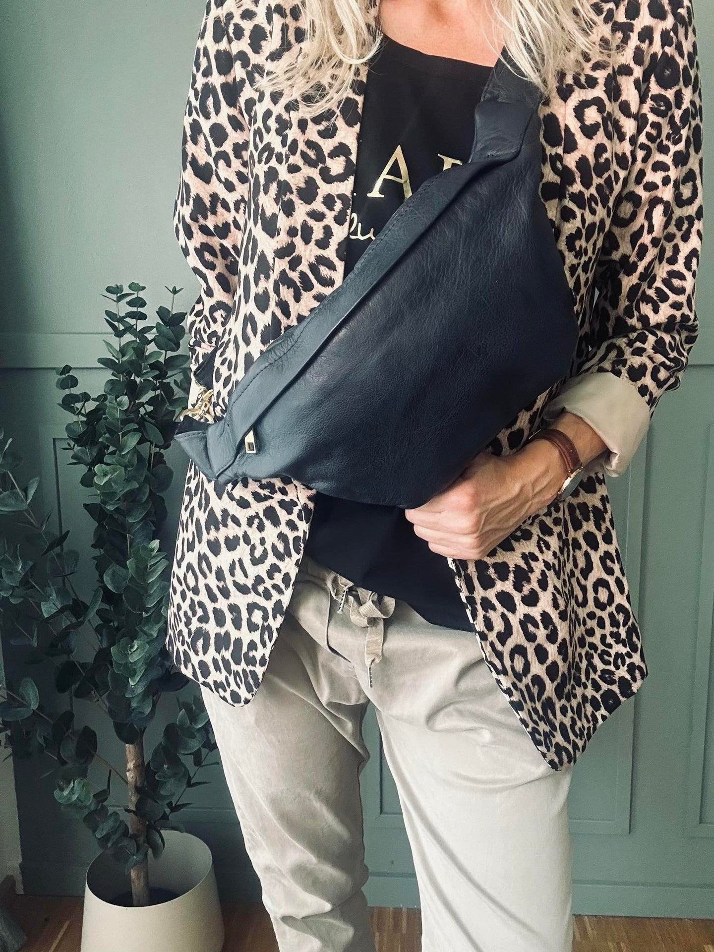 Cool Buffy Bumbag i smörmjukt läder - Midnattblå