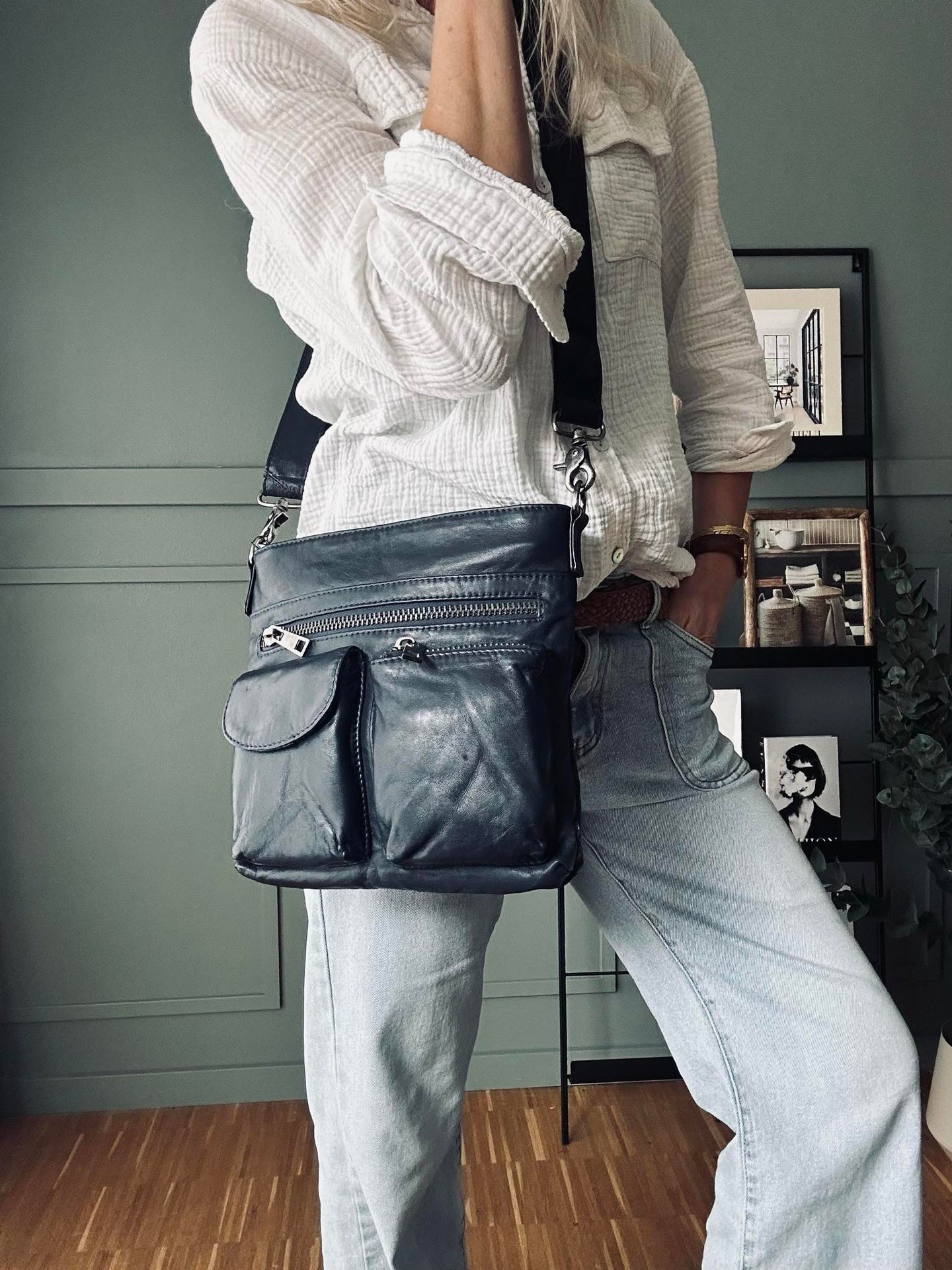 Crossbody NAVY - Ultra mjuk