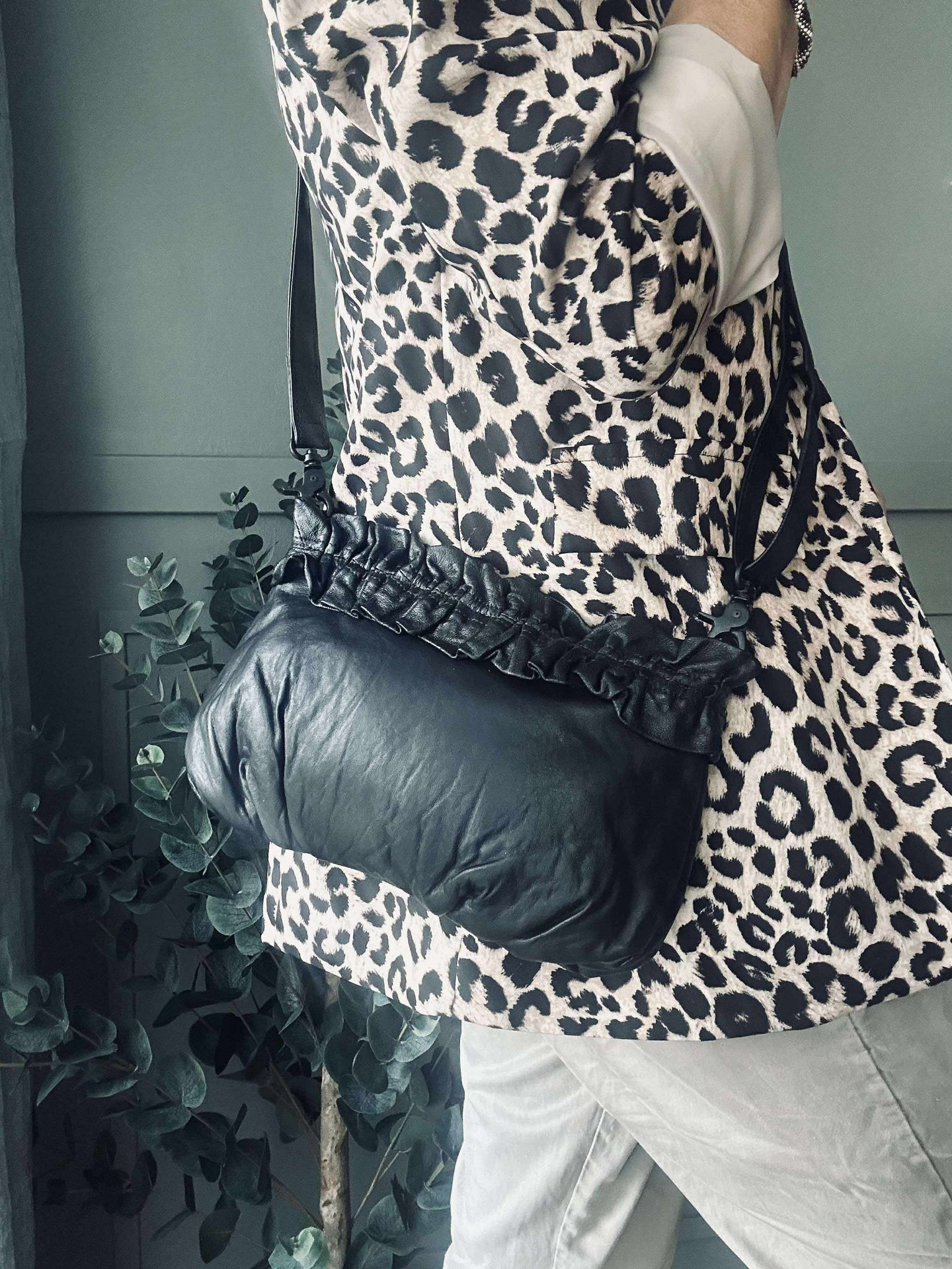 Clutch med volanger Nero