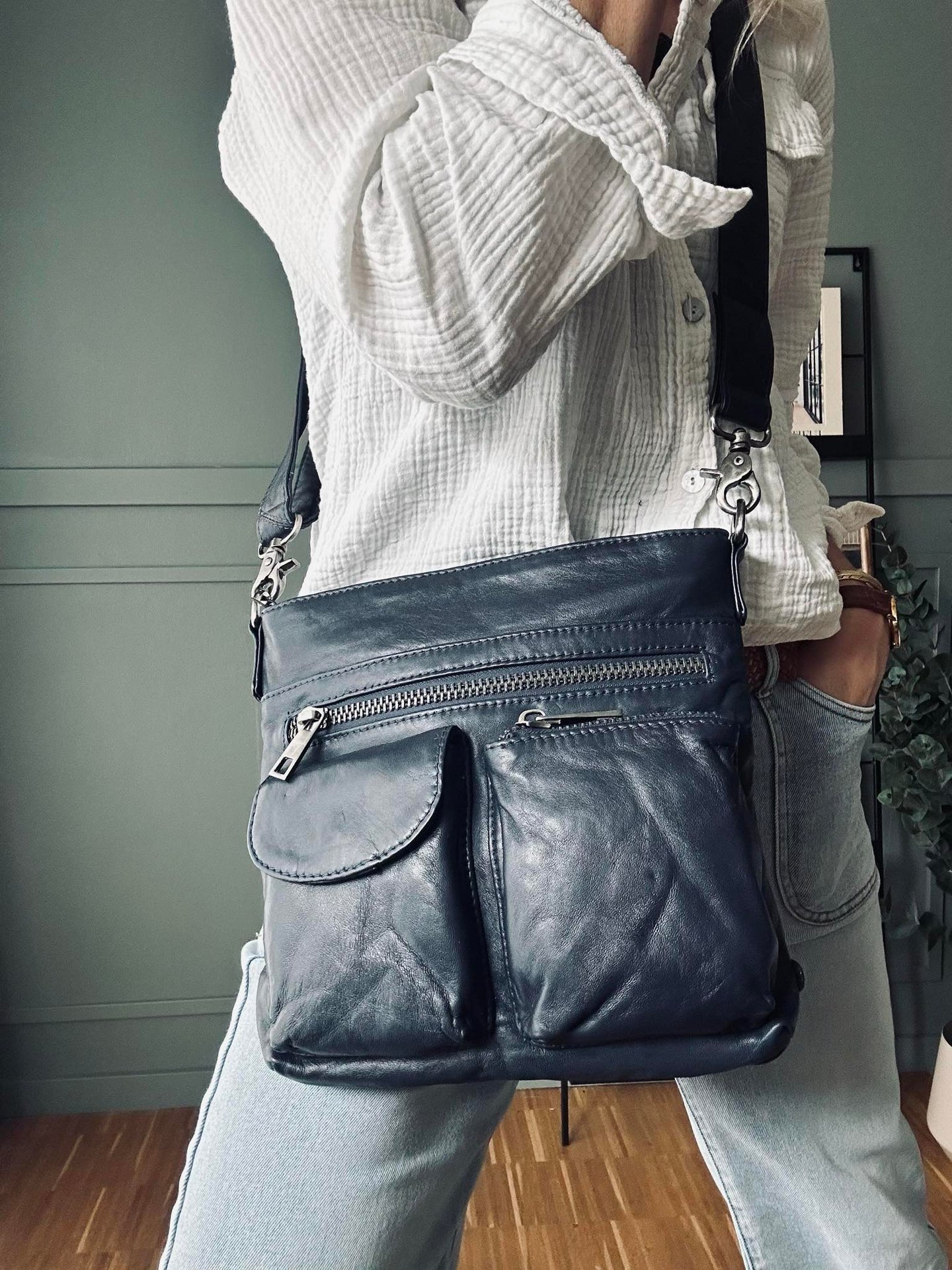 Crossbody NAVY - Ultra mjuk