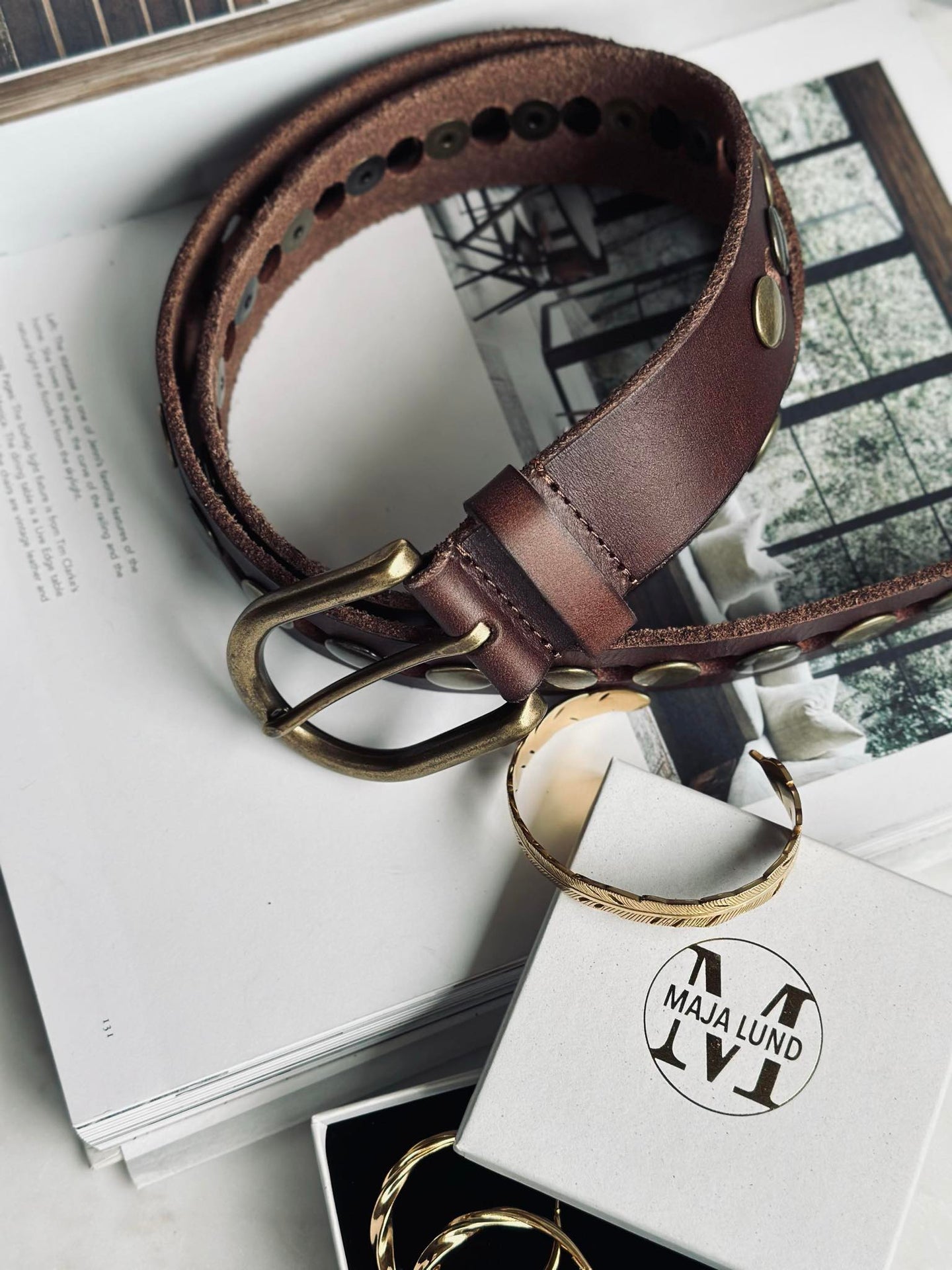 Jeansbälte dekorerat med nitar - Brun