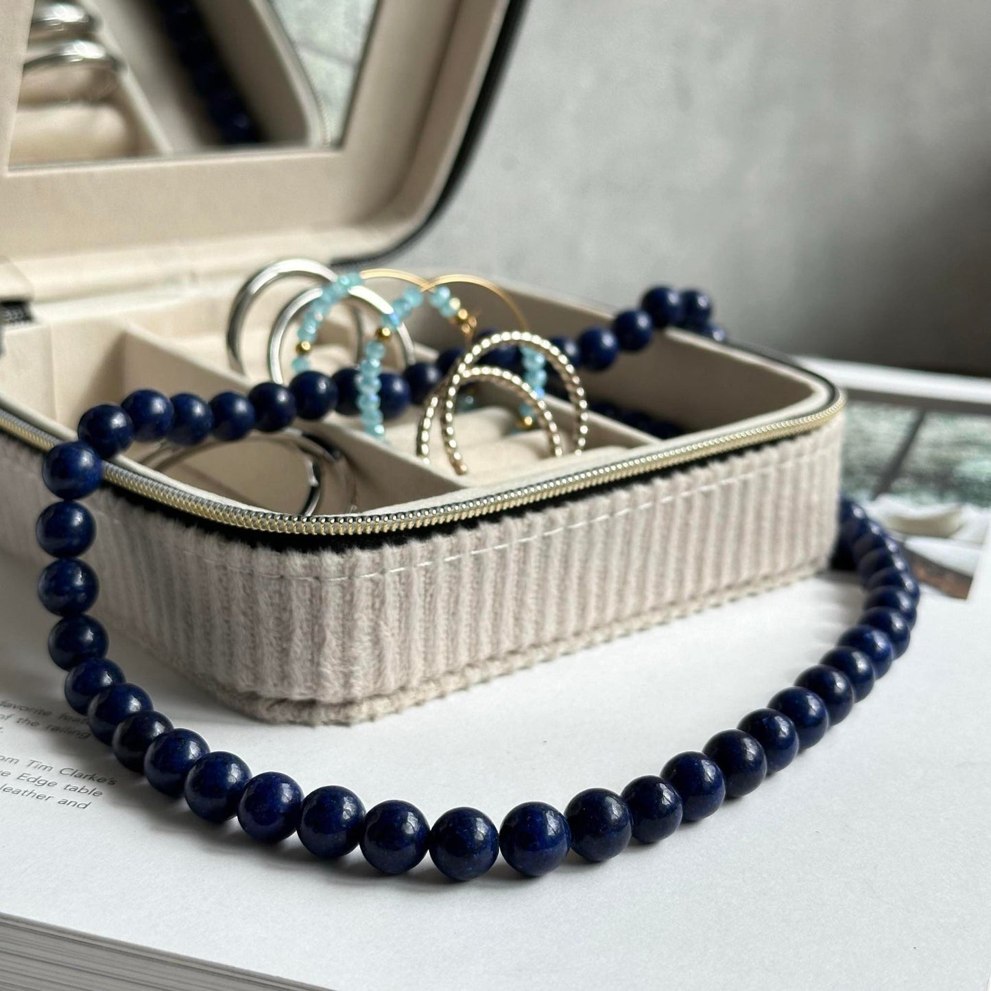 Halsband Mary Marinblå