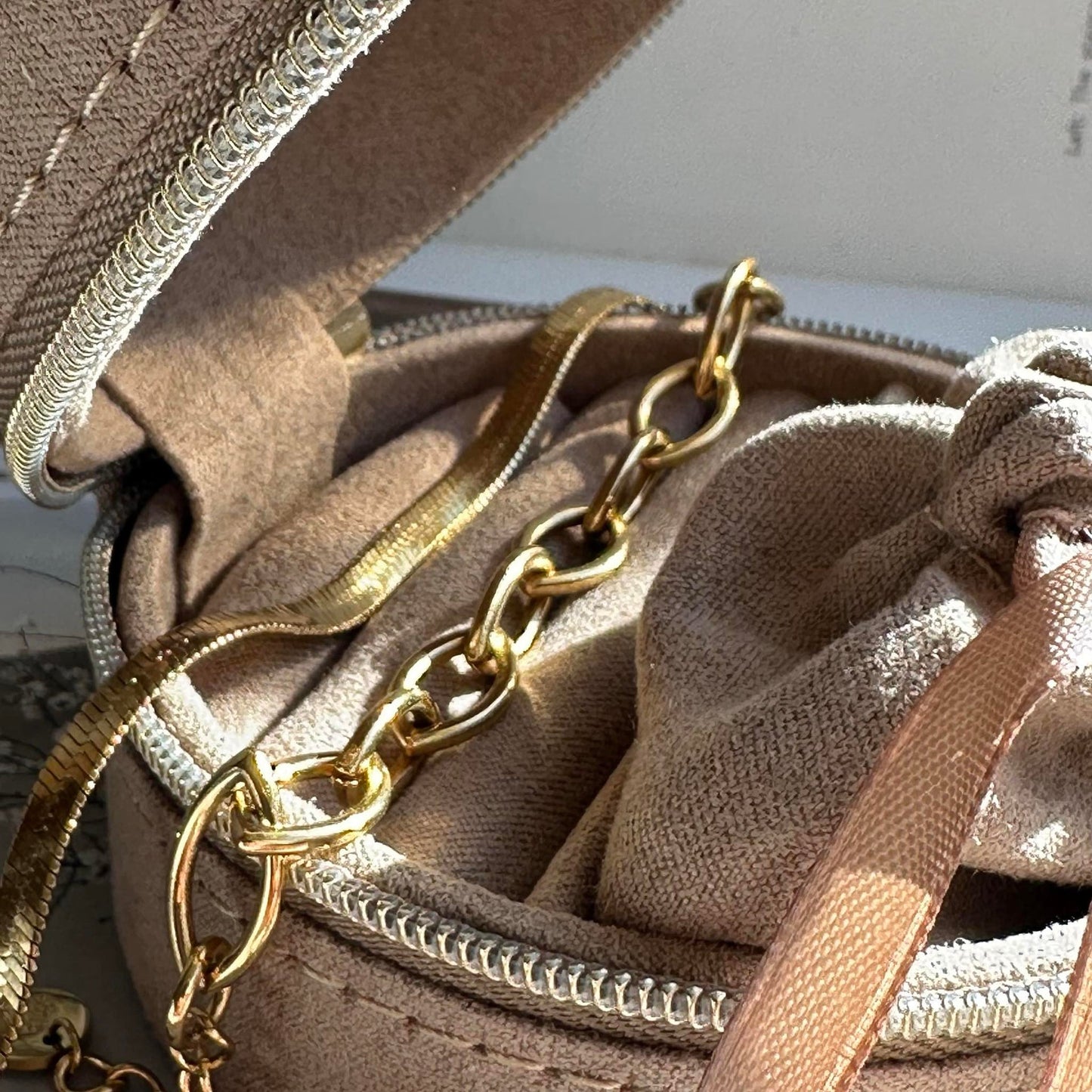 Gåvoset Mascha - Set med 2 förgyllda armband - Med smyckeskrin