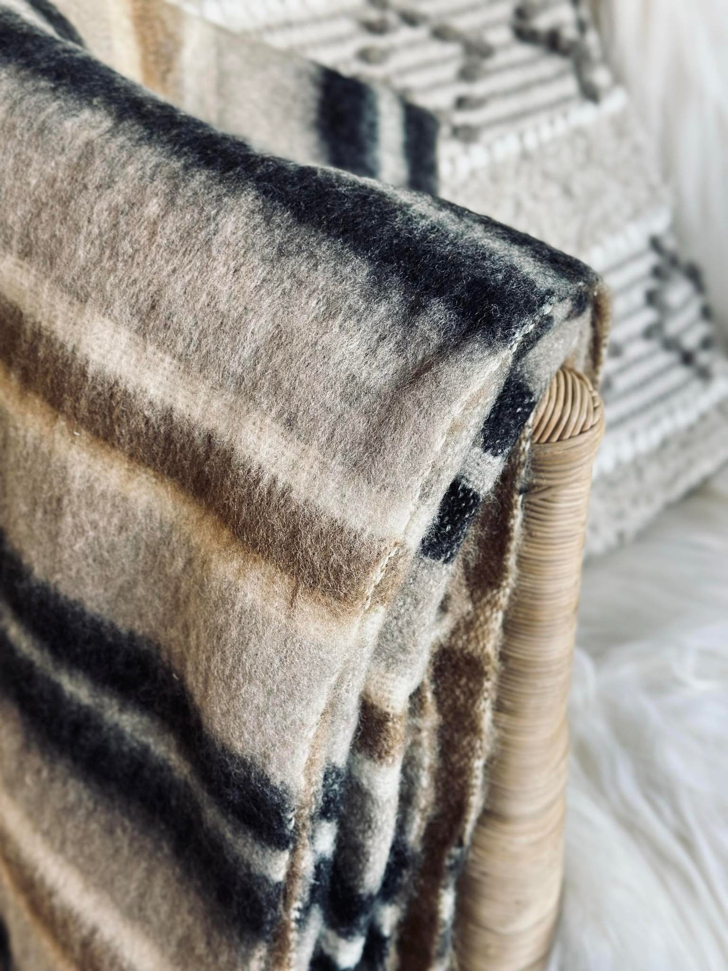 Pläd 100 % ull - Taupe rand