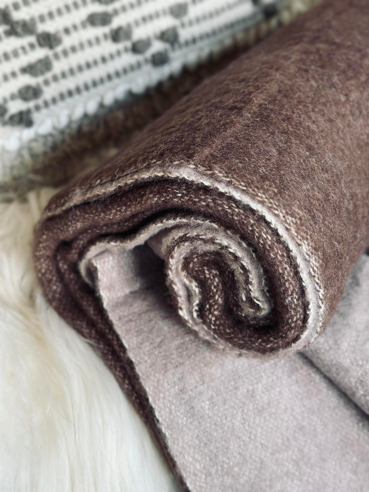 Pläd 100 % ull - Mörk ros