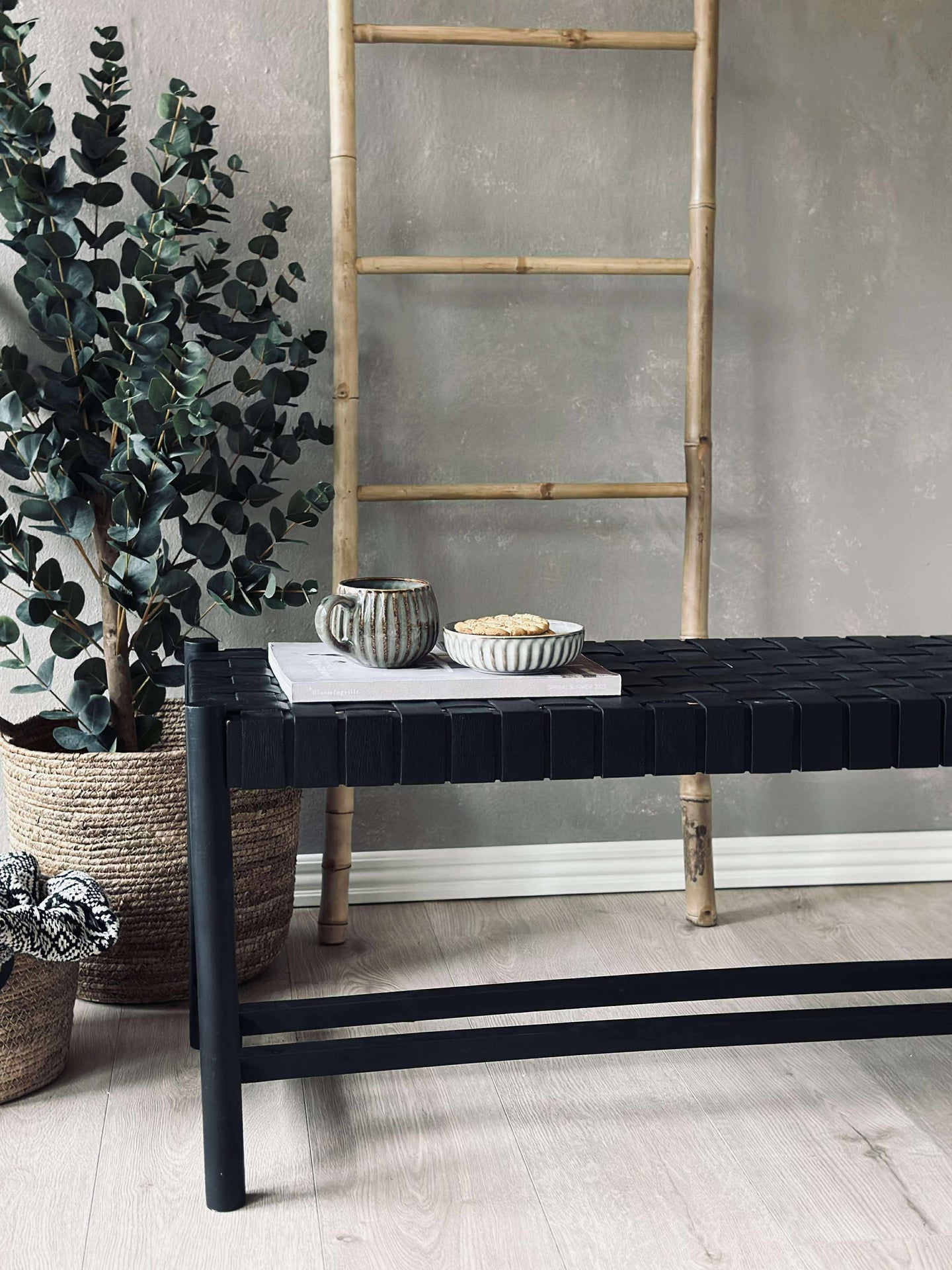 Bänk med flätad sits - Svart läder