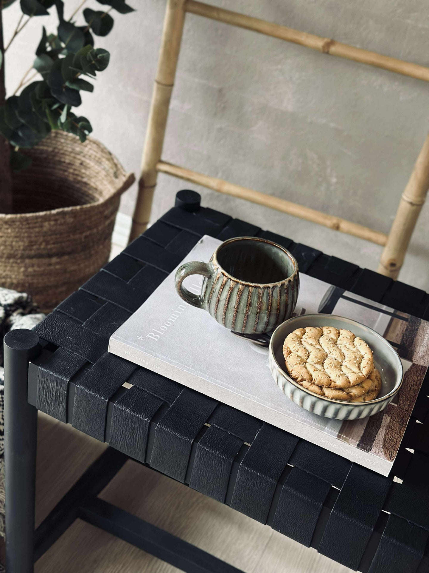 Bänk med flätad sits - Svart läder