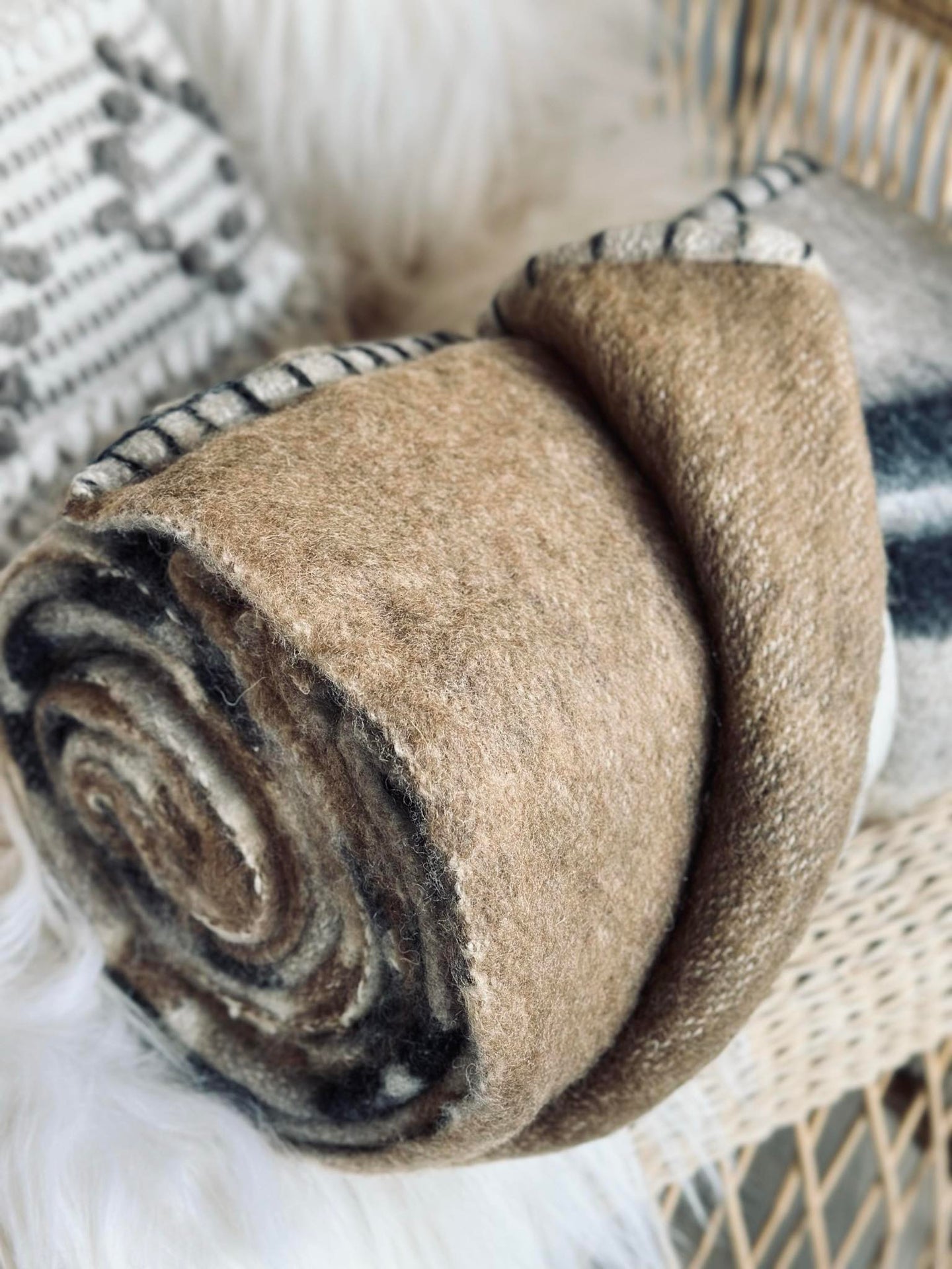 Pläd 100 % ull - Taupe rand