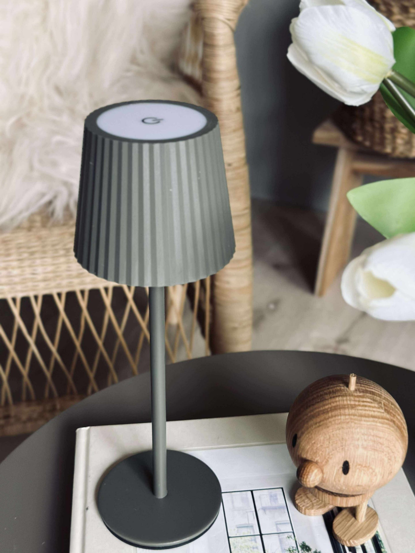 LED-bordslampa MILLA Taupe - uppladdningsbar