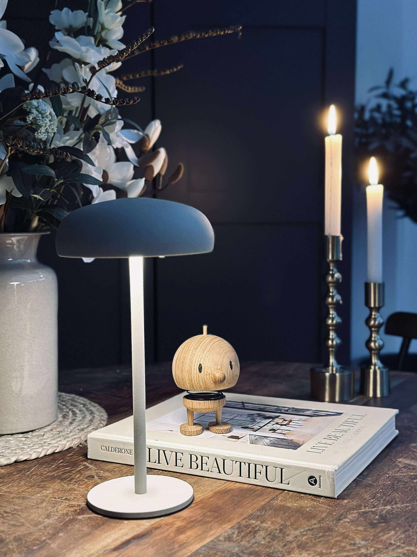 Isolde LED touch bordslampa. Svart/Beige