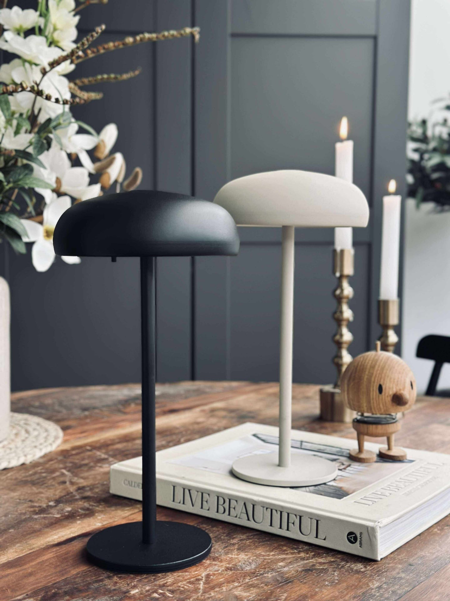 Isolde LED touch bordslampa. Svart/Beige