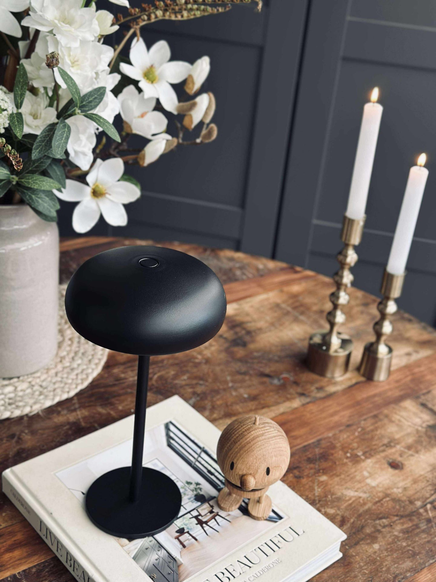 Isolde LED touch bordslampa. Svart/Beige