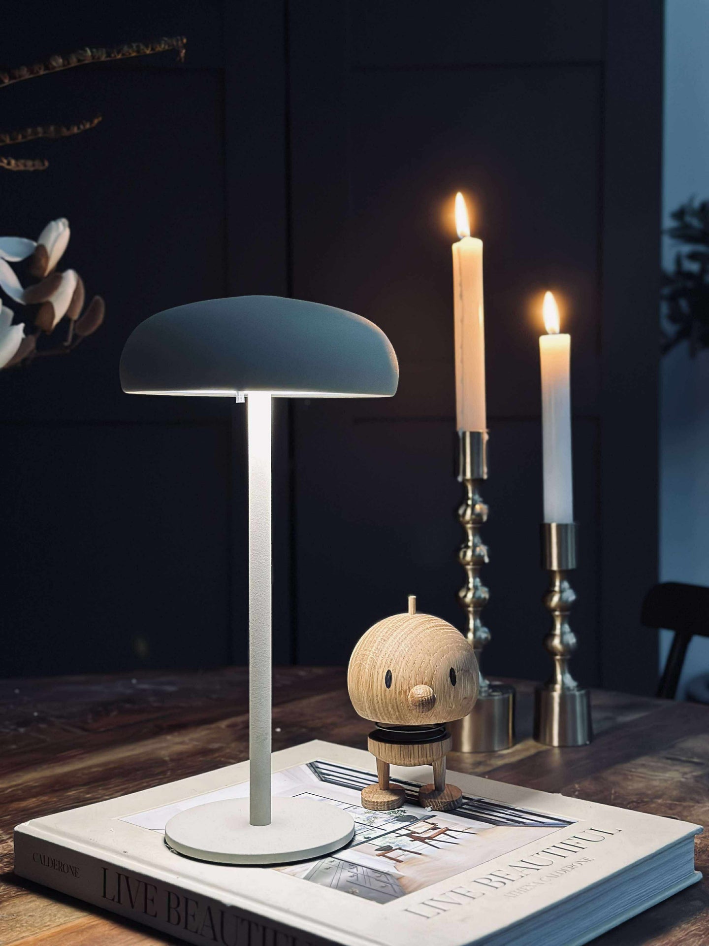 Isolde LED touch bordslampa. Svart/Beige