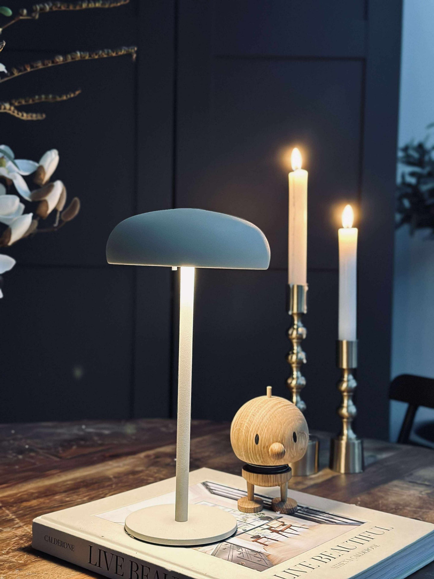 Isolde LED touch bordslampa. Svart/Beige