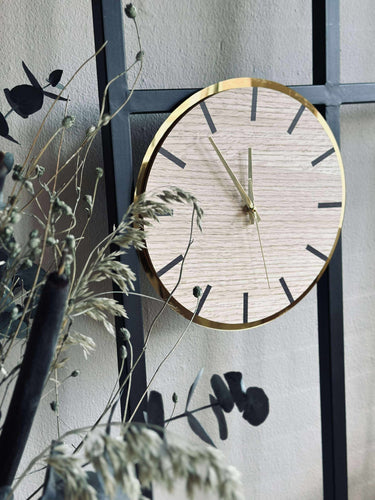 Väggklocka i trä - Ø30cm