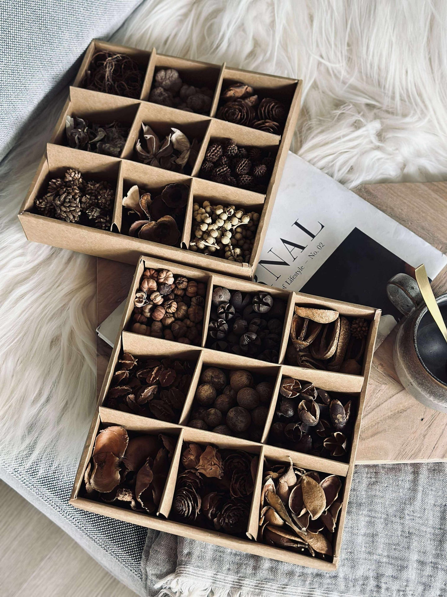 Dekorationslåda med naturpynt - MIX