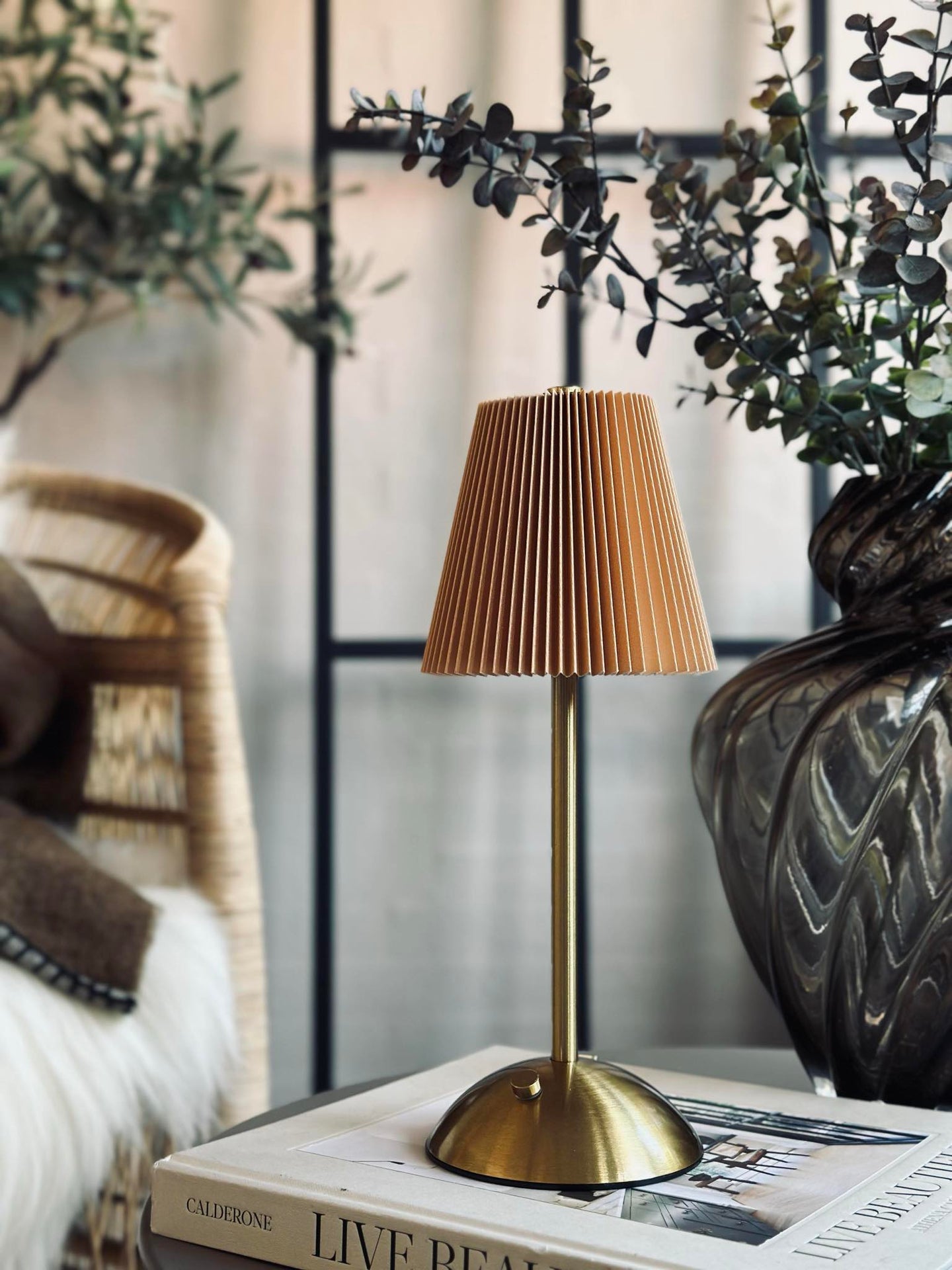 LED bordslampa Plisse´ beige - uppladdningsbar