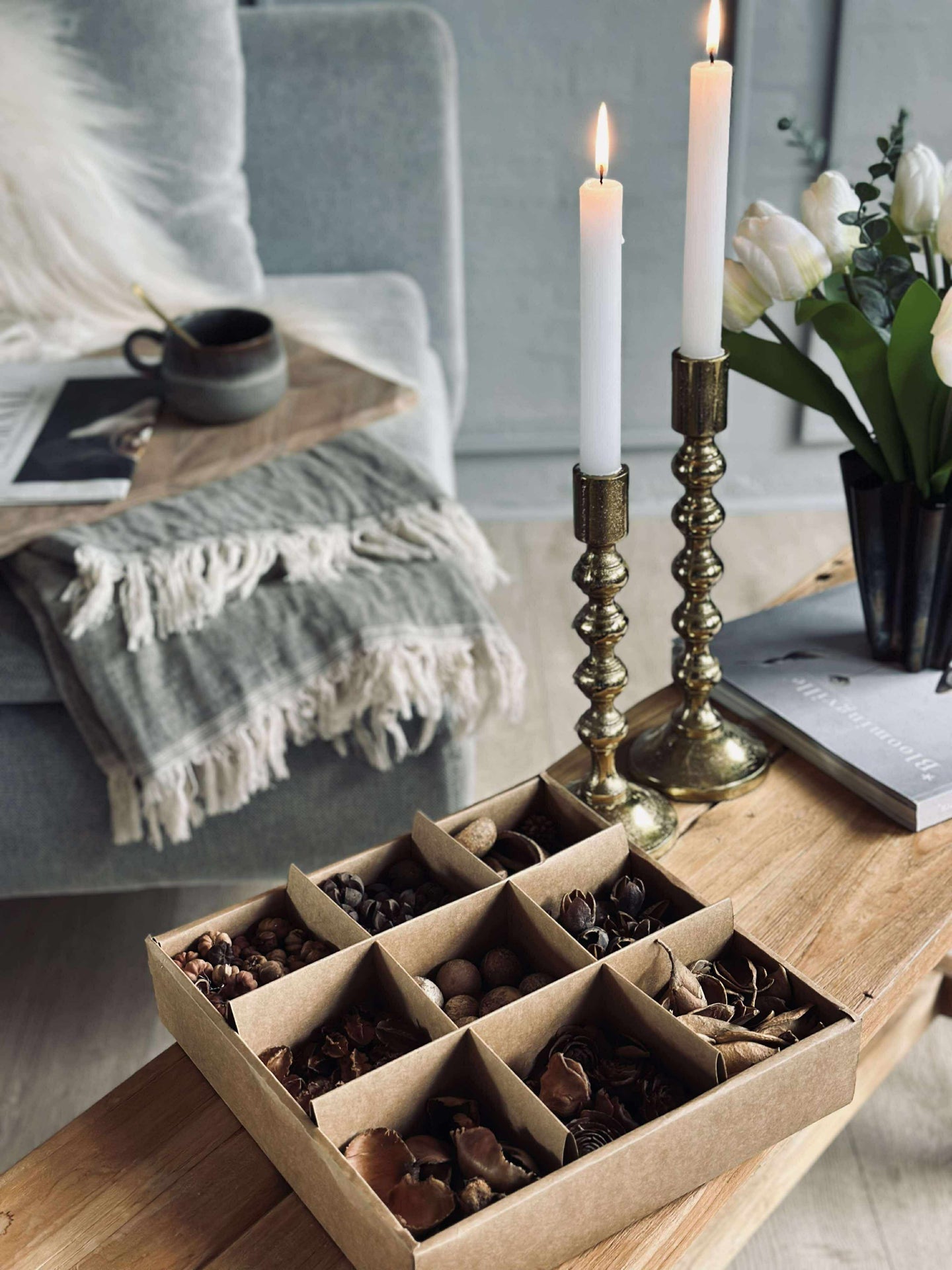 Dekorationslåda med naturpynt - MIX