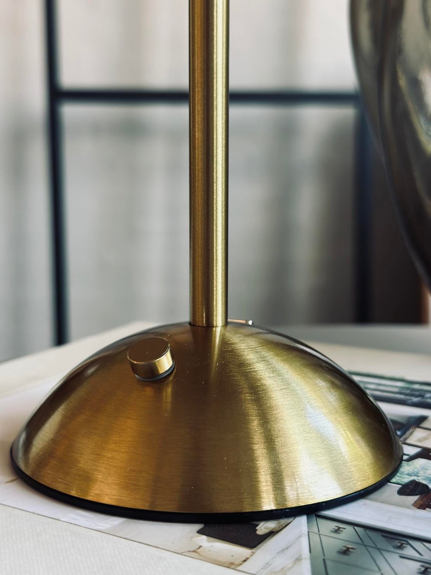 LED bordslampa Plisse´ beige - uppladdningsbar