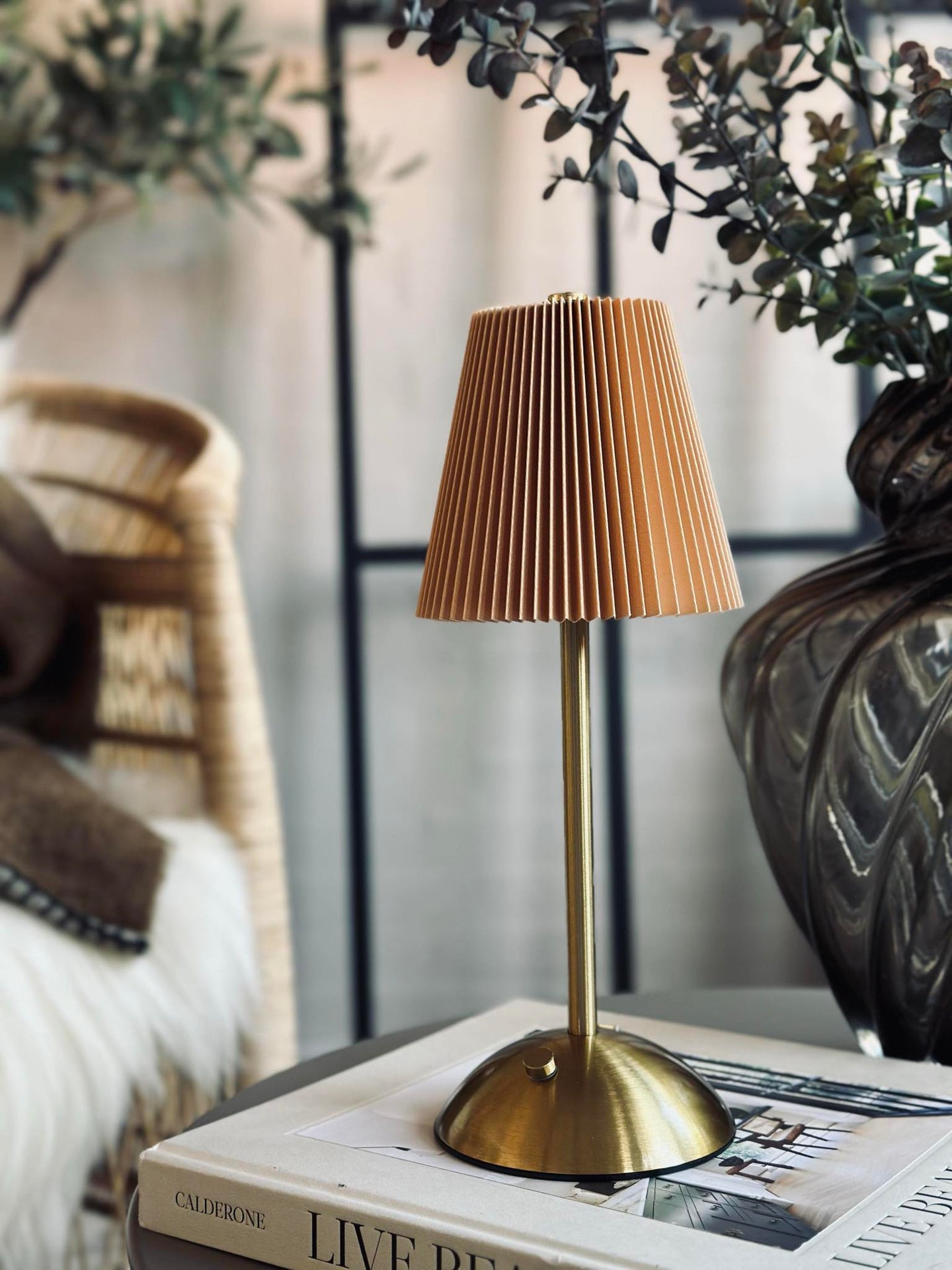 LED bordslampa Plisse´ beige - uppladdningsbar