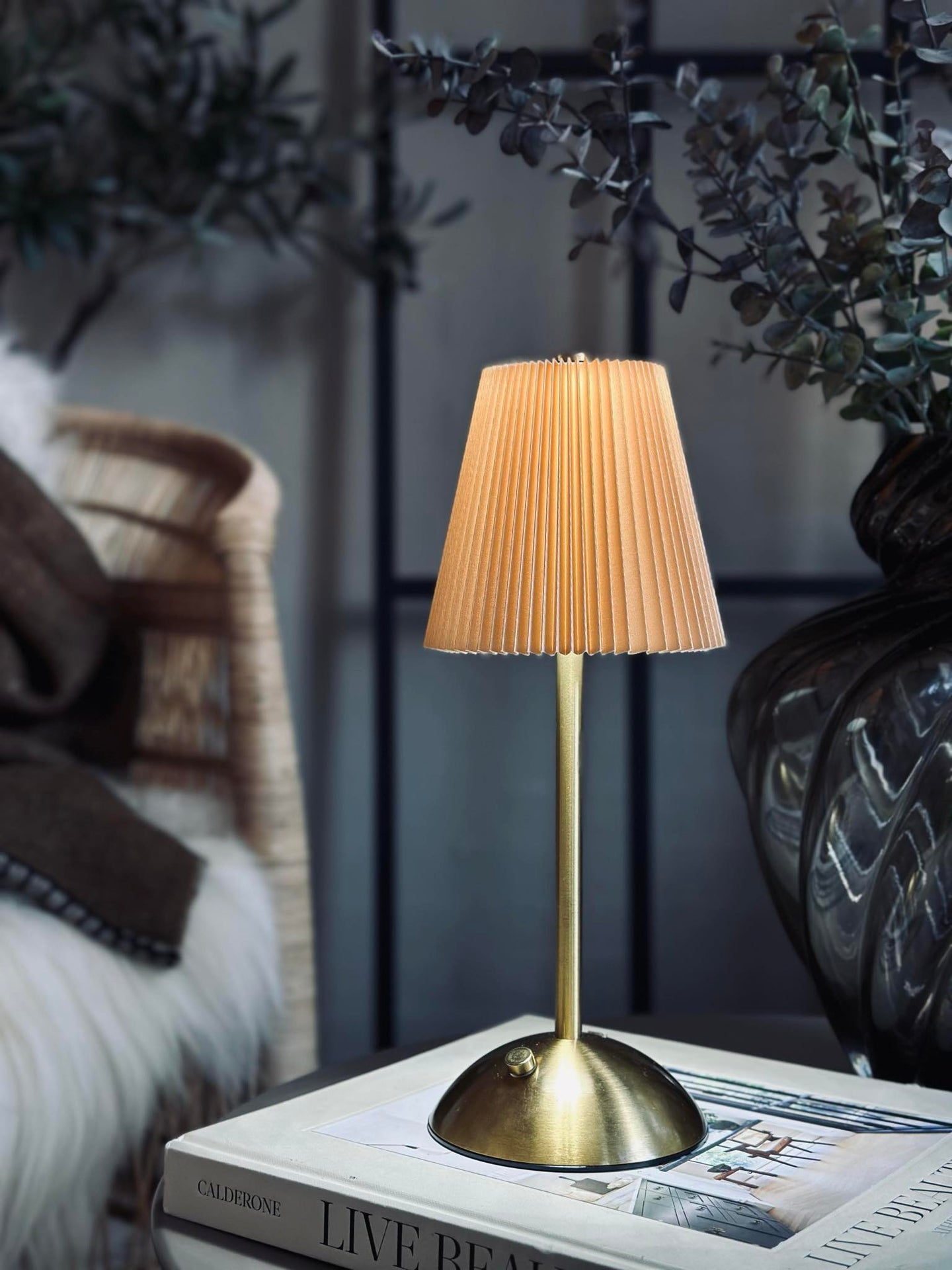 LED bordslampa Plisse´ beige - uppladdningsbar