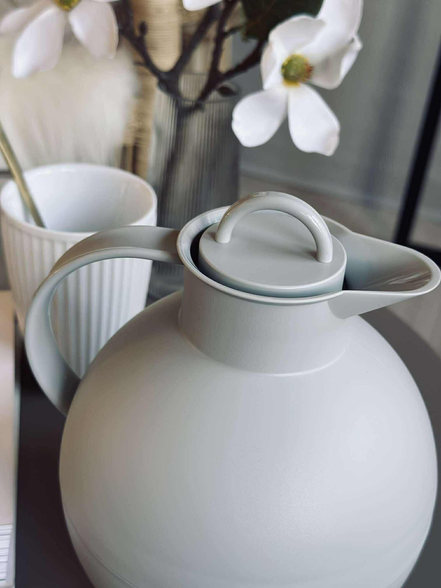 Termoskanna – Kulformad kanna - Frost desert grey - 0,94 liter
