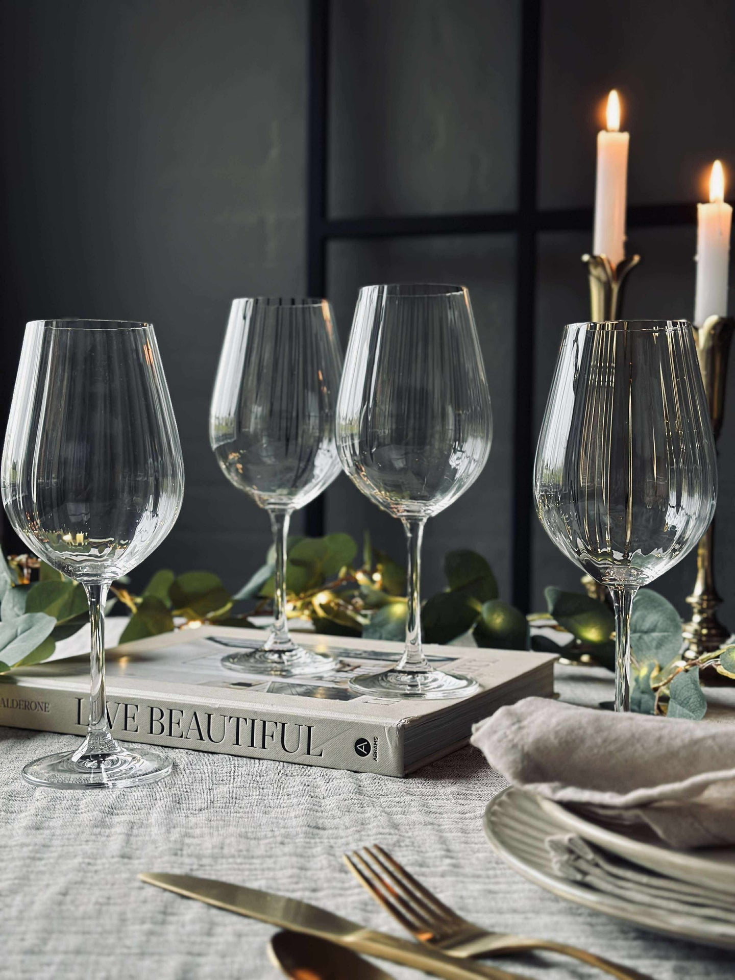 Vinglas för vitt vin CRYSTAL - Set om 4 st.