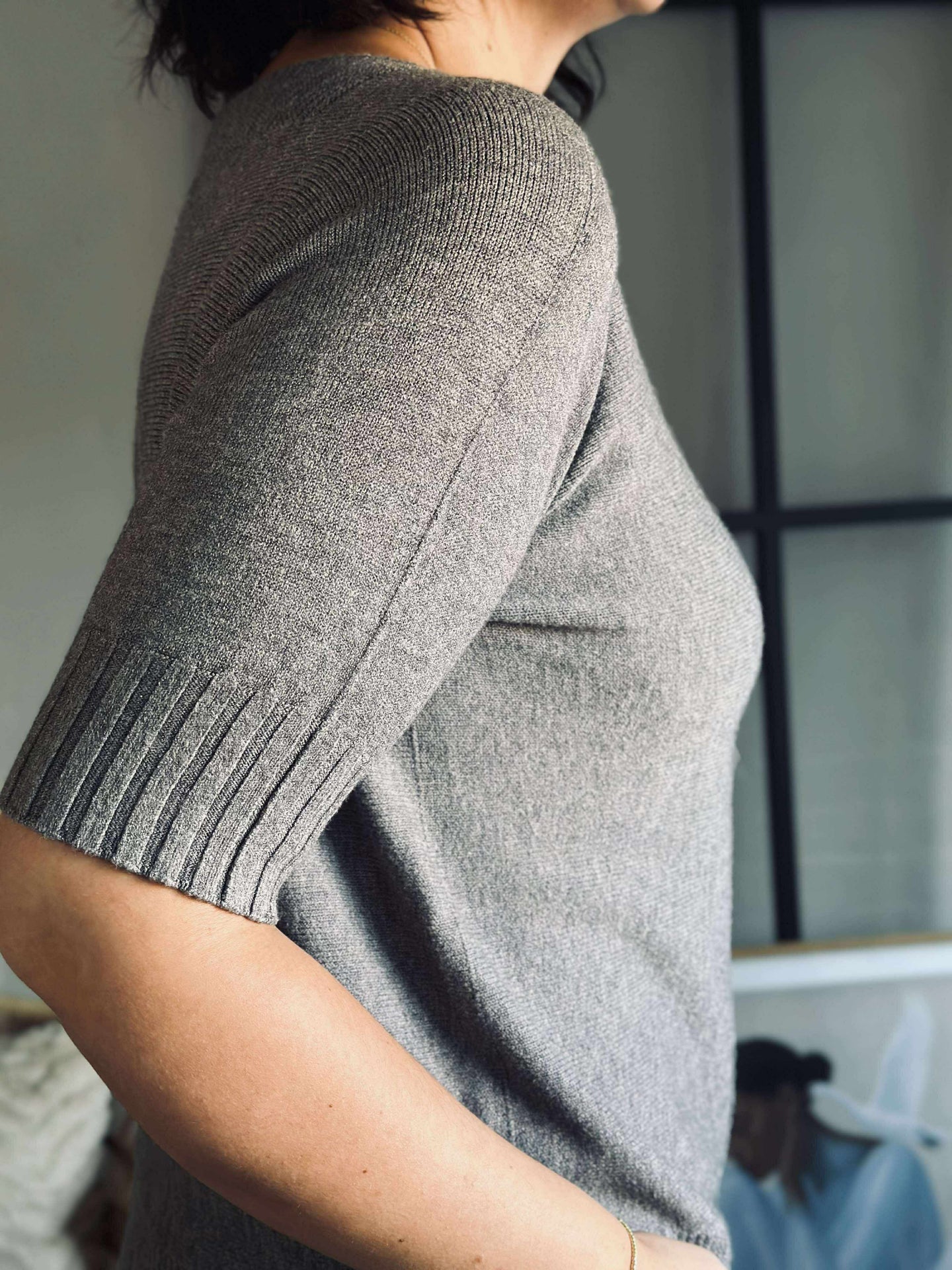 Stickad Costanza - Grigio