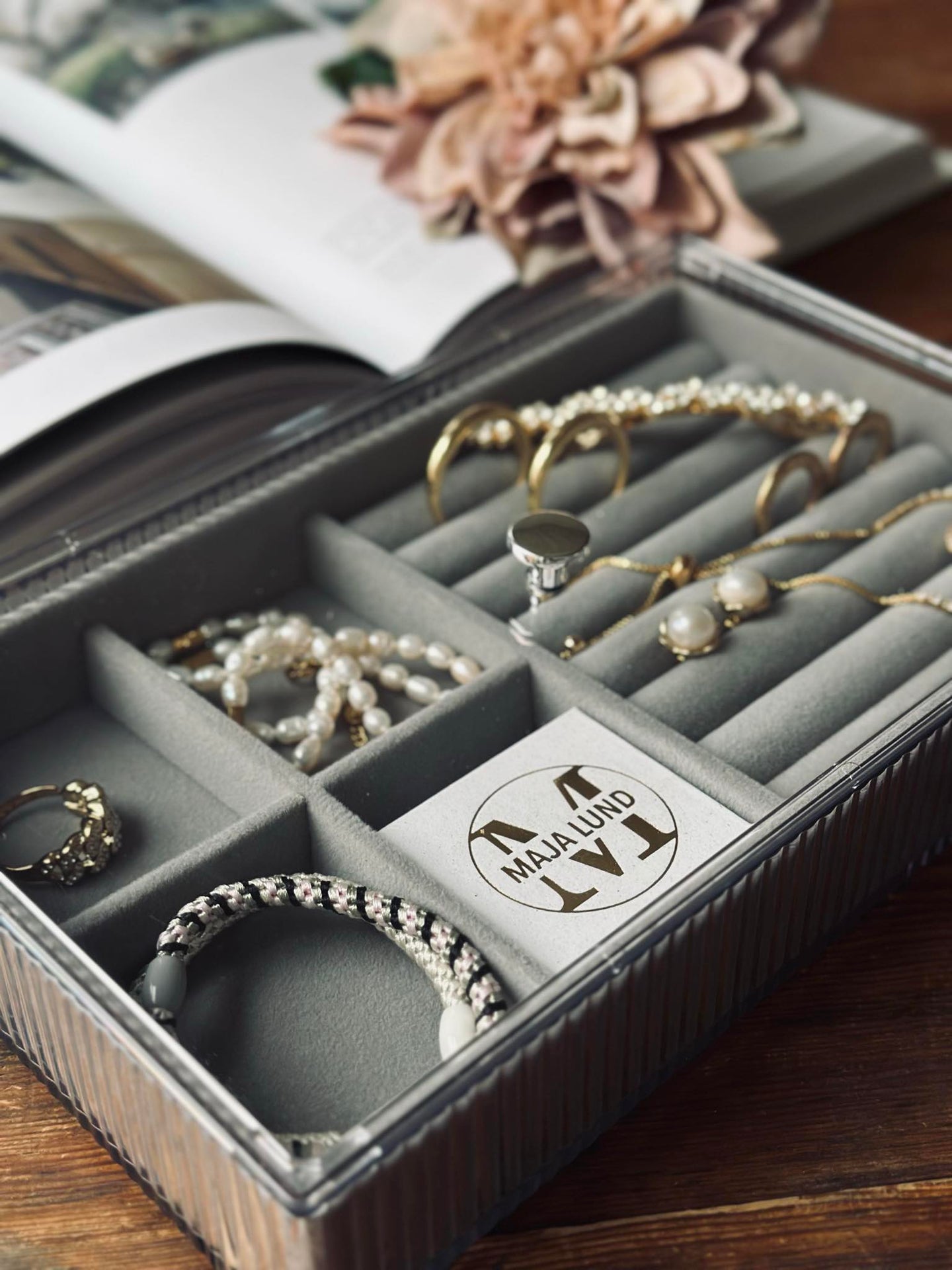 Smyckesförvaring med lock