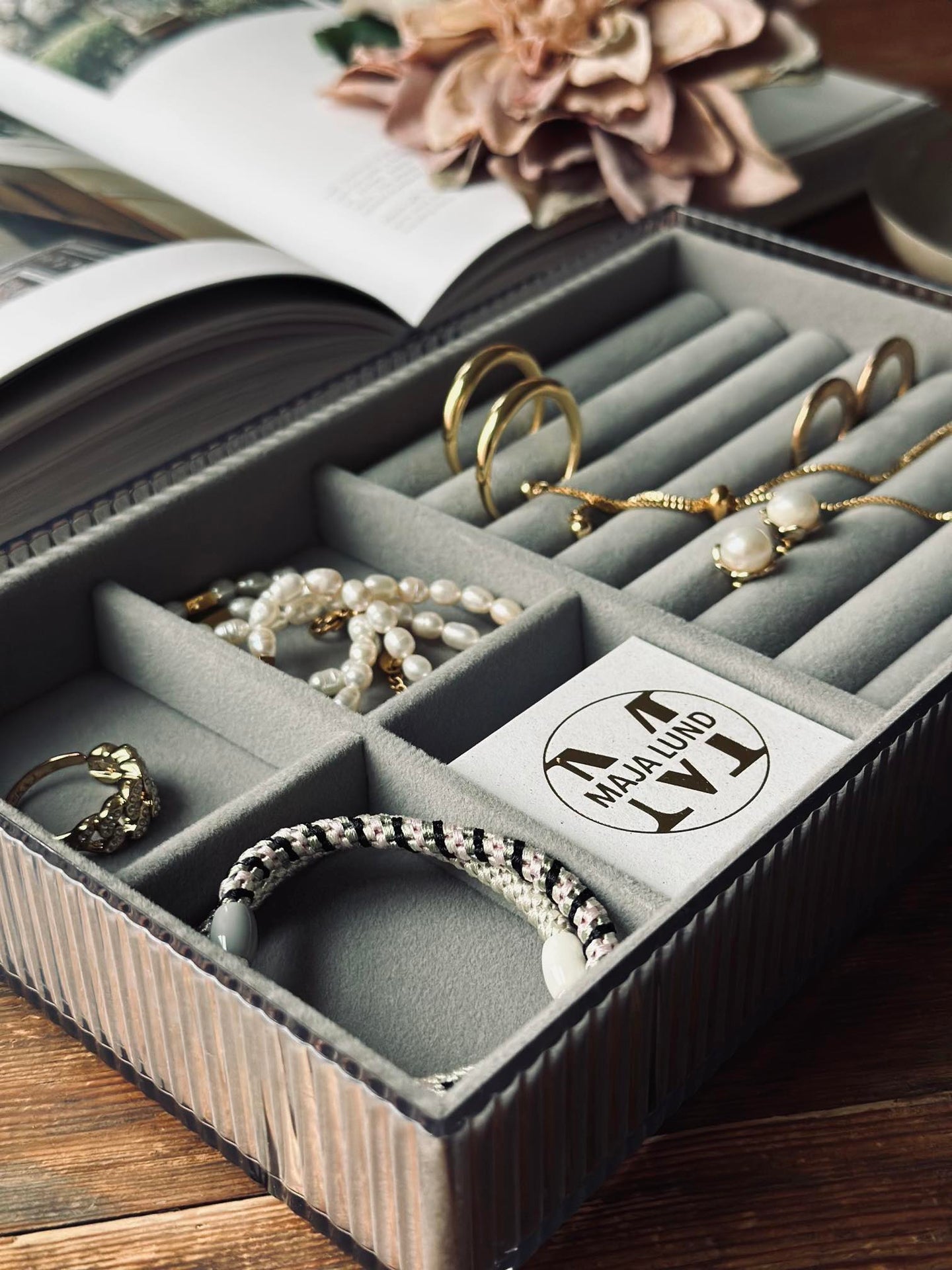 Smyckesförvaring med lock