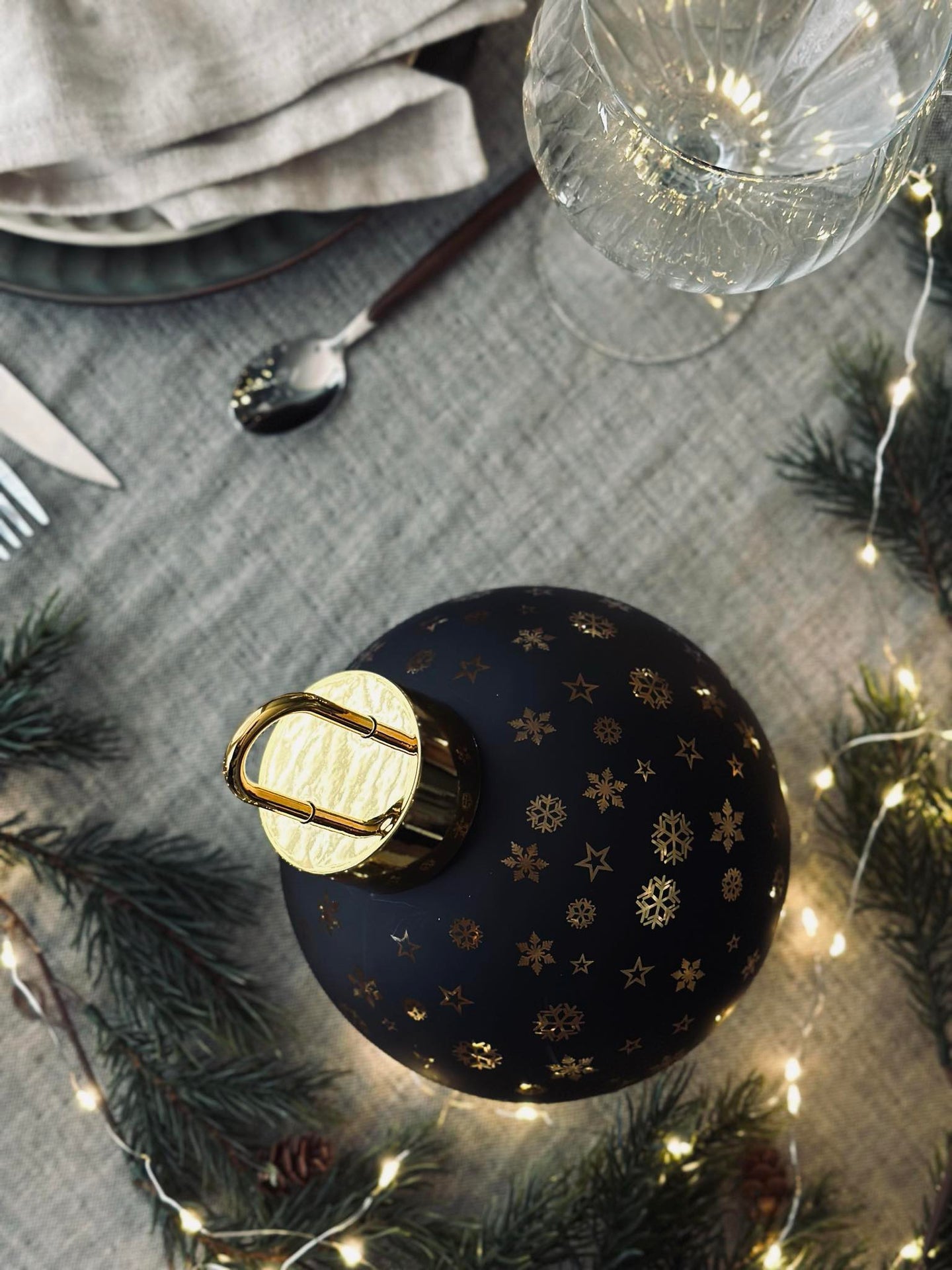Julkula med LED-ljus - Black