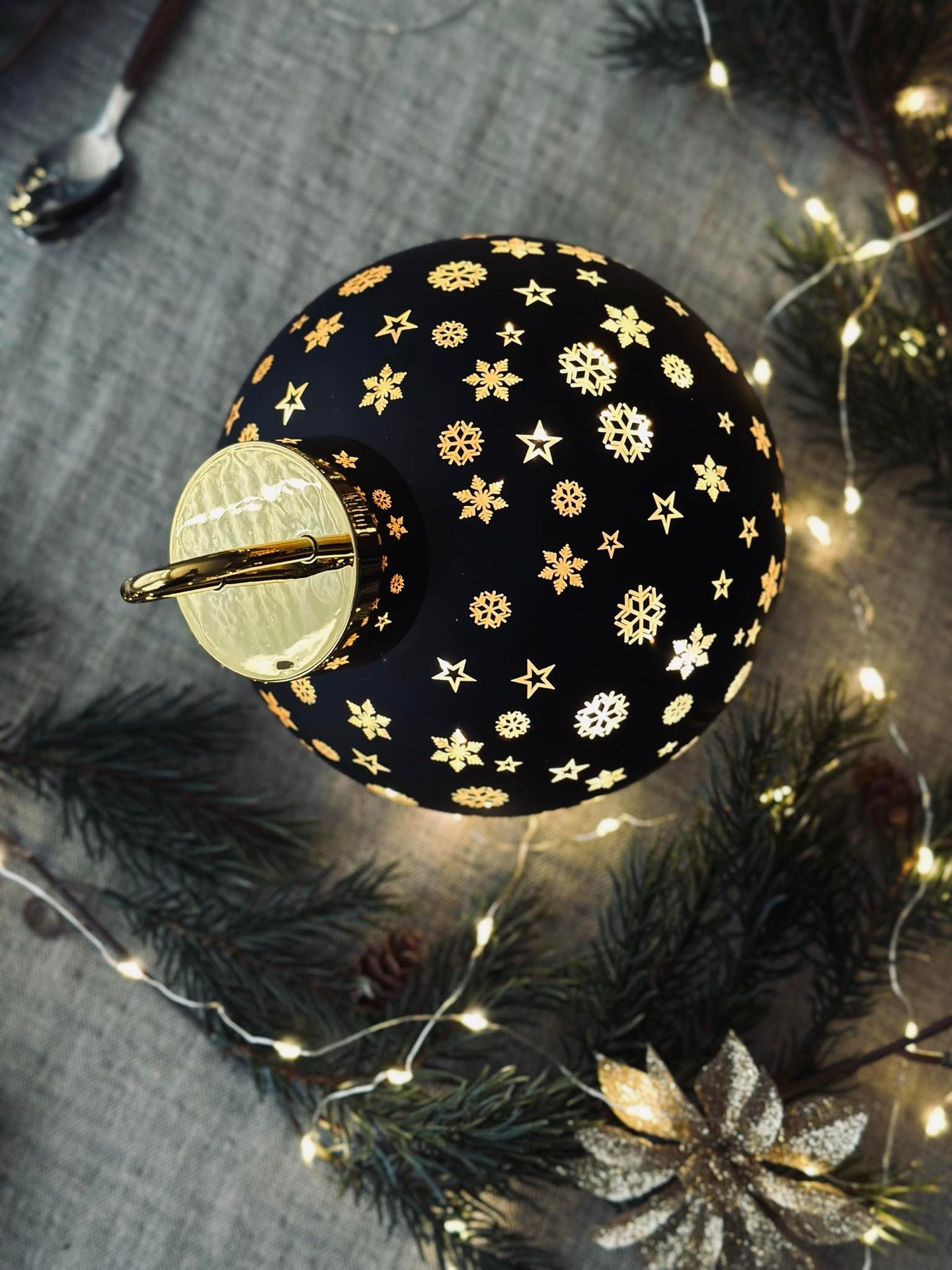 Julkula med LED-ljus - Black