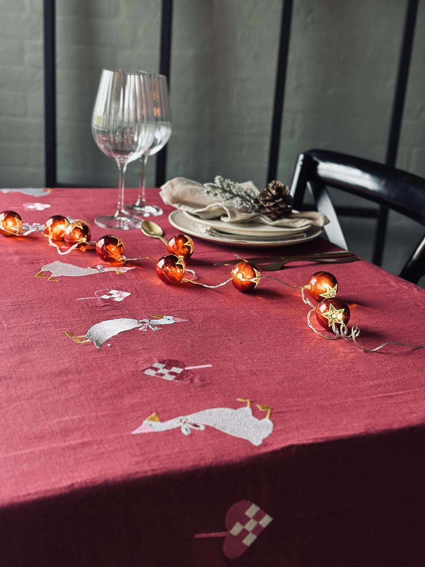 Julduk 140x240 - Broderi med änder