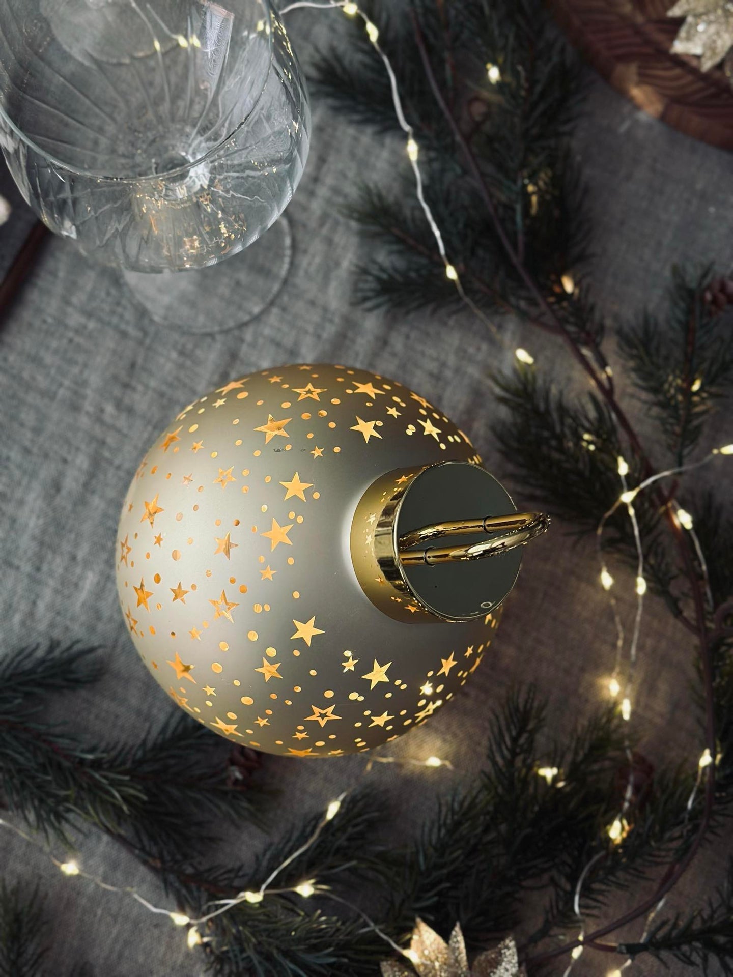 Julkula med LED-ljus - Guld