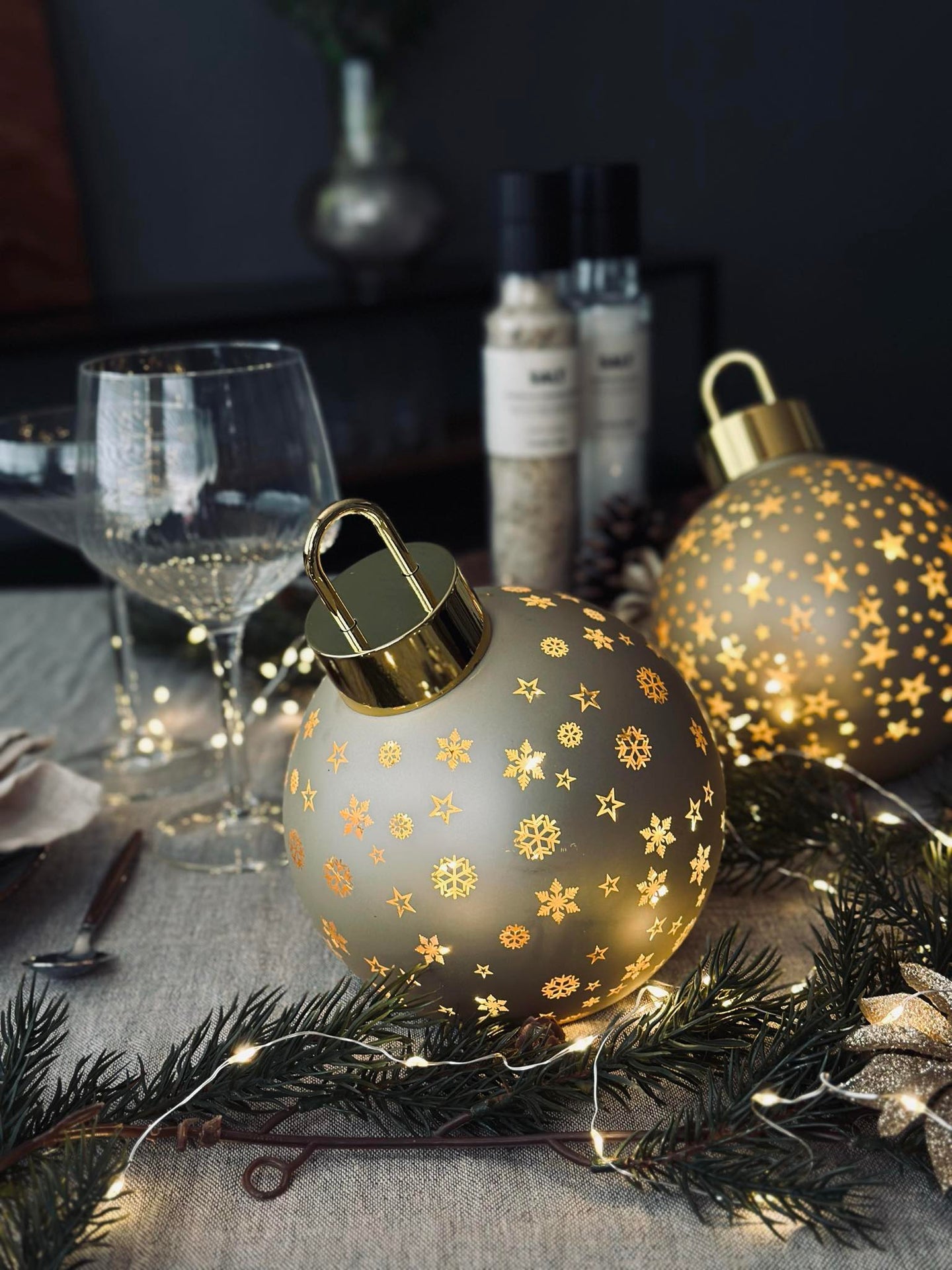 Julkula med LED-ljus - Guld