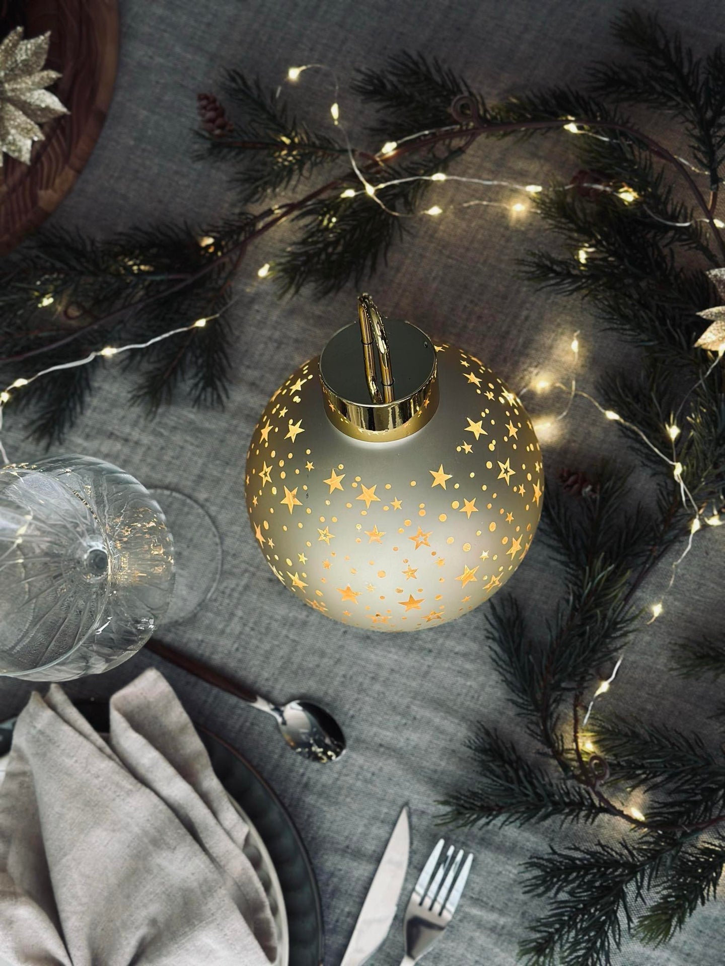 Julkula med LED-ljus - Guld