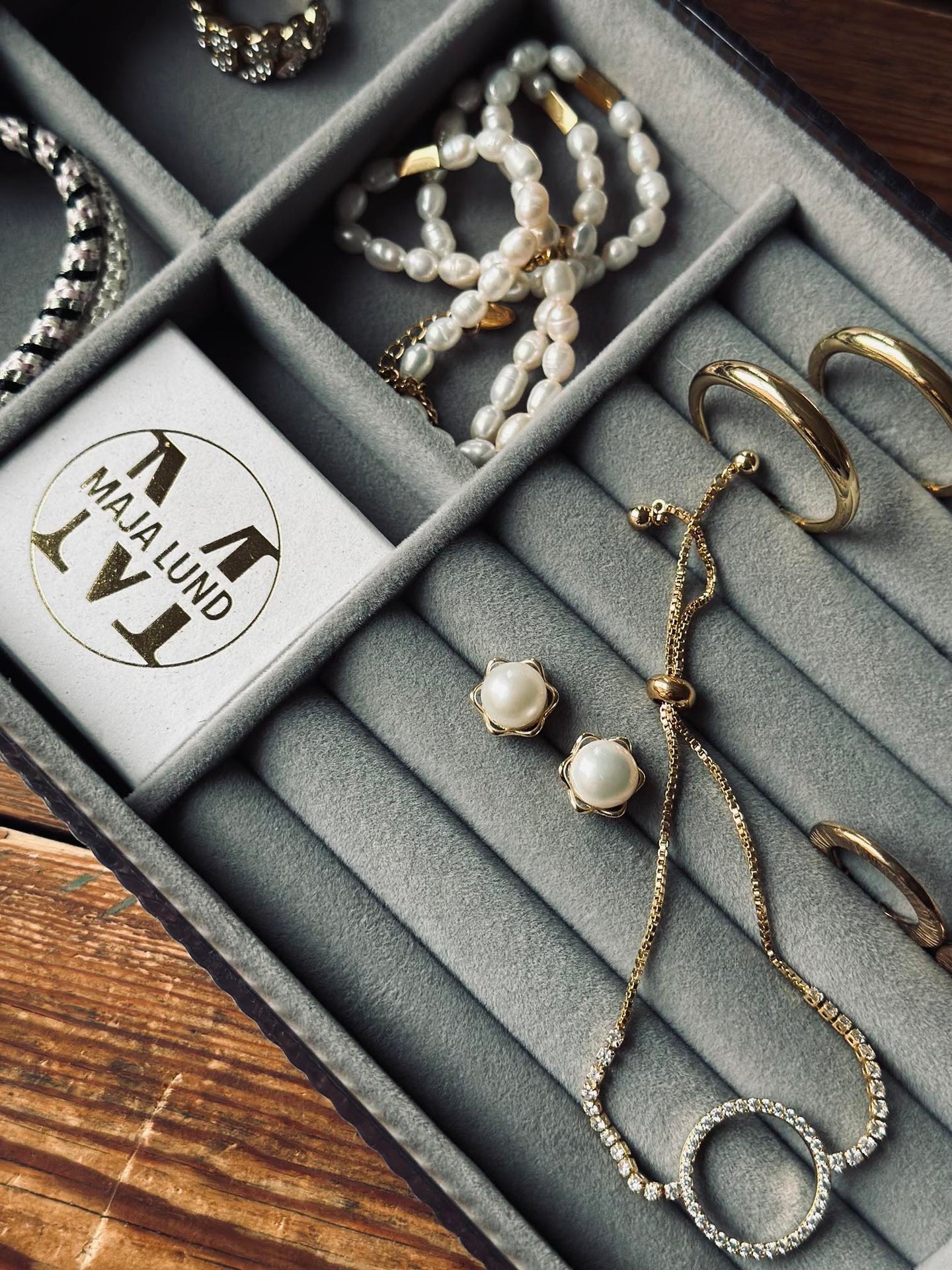 Smyckesförvaring med lock