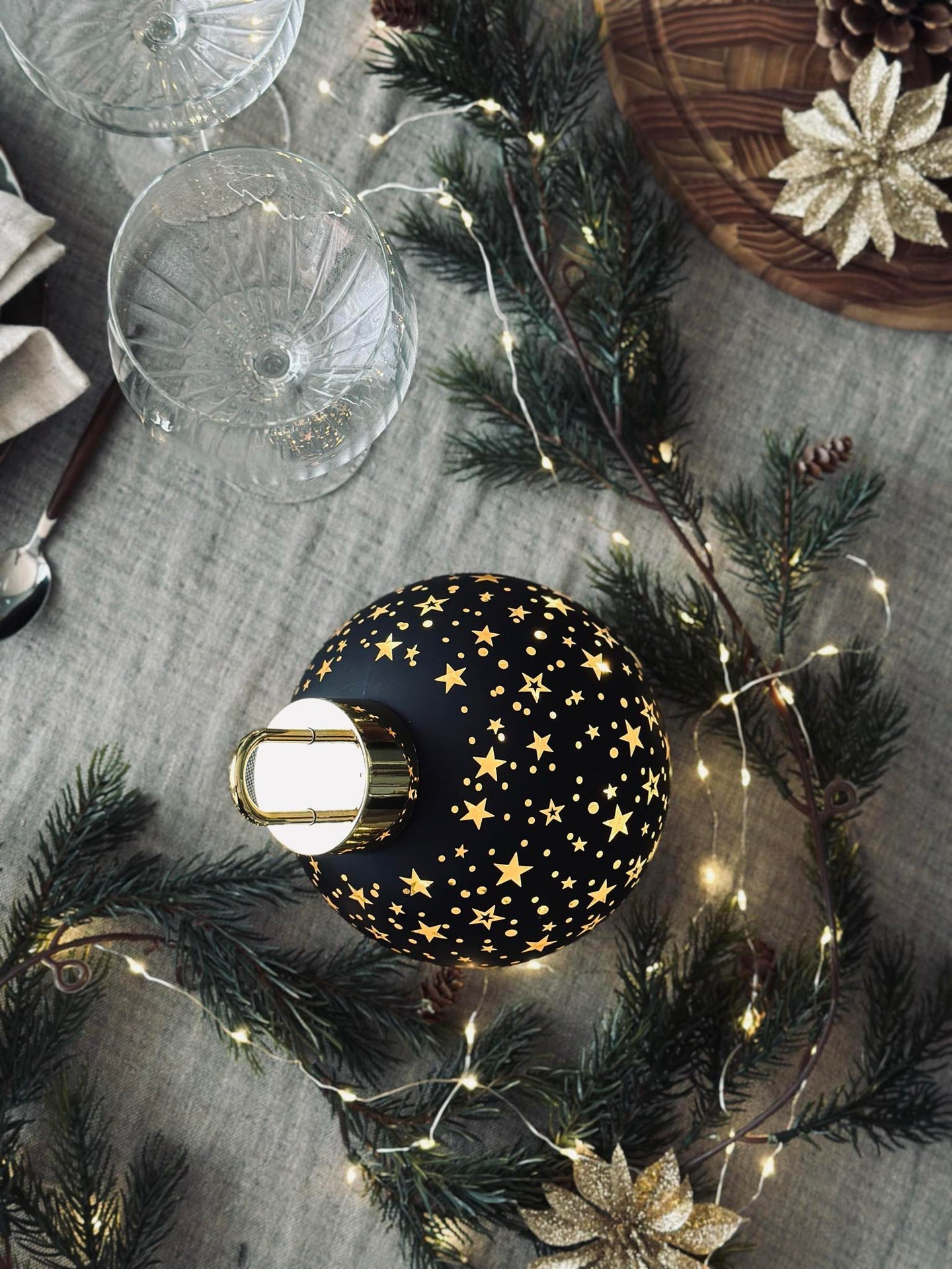 Julkula med LED-ljus - Black