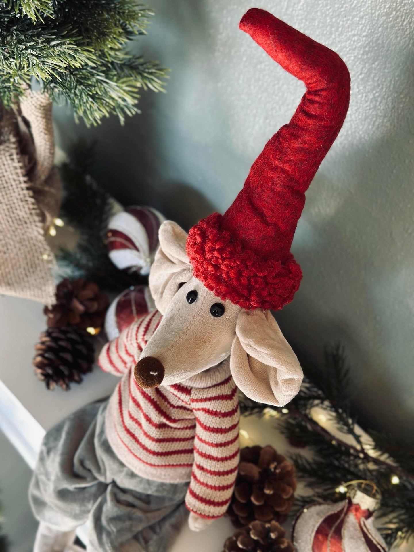 Nissetomte - Sittande Pojke