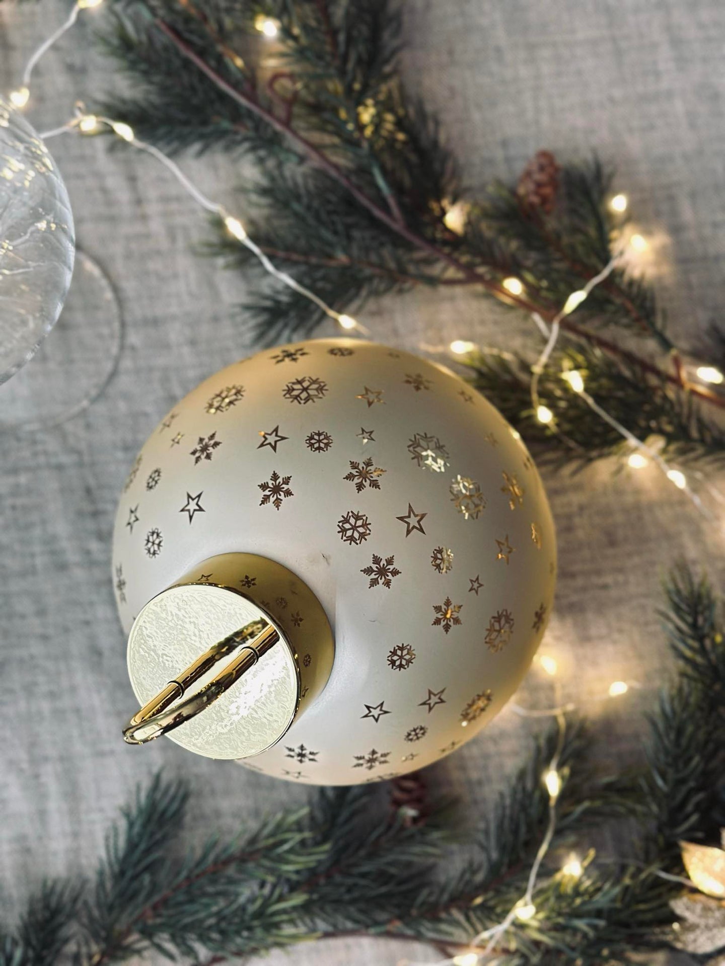 Julkula med LED-ljus - Guld