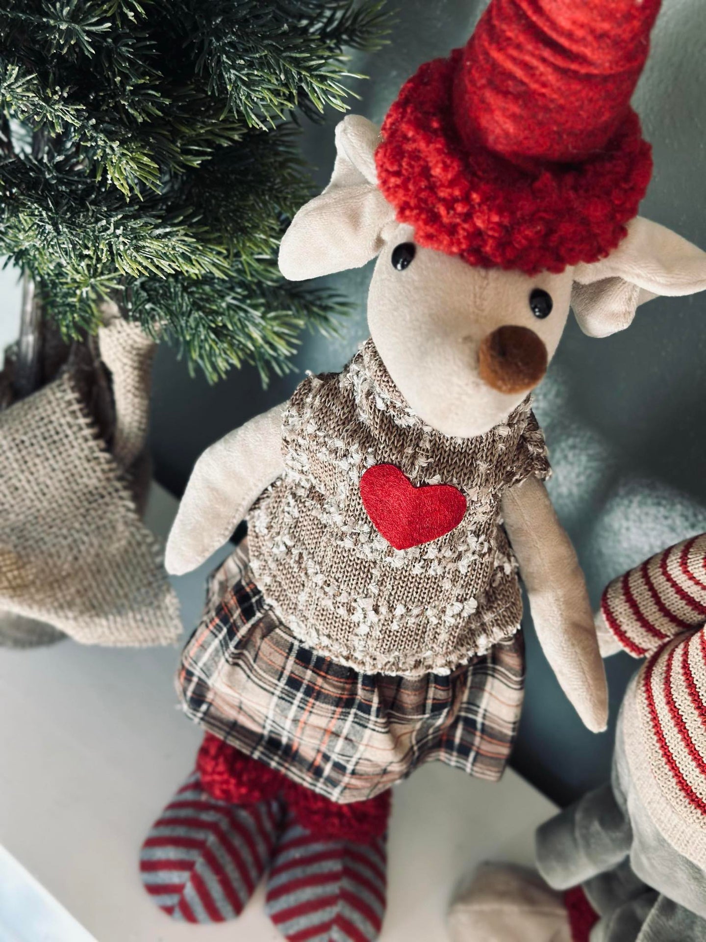 Nissetomtemus - Stående Flicka