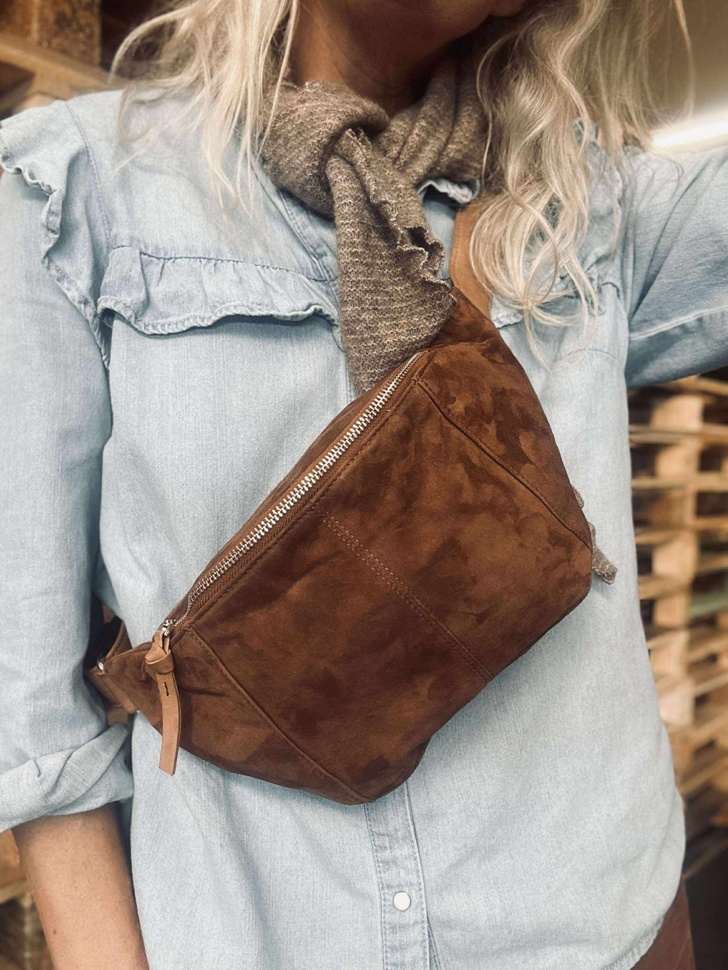 Midjeväska JUNE Mocka - Karamell