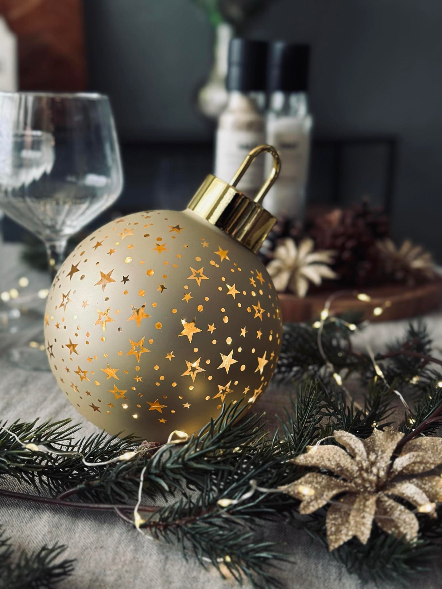 Julkula med LED-ljus - Guld