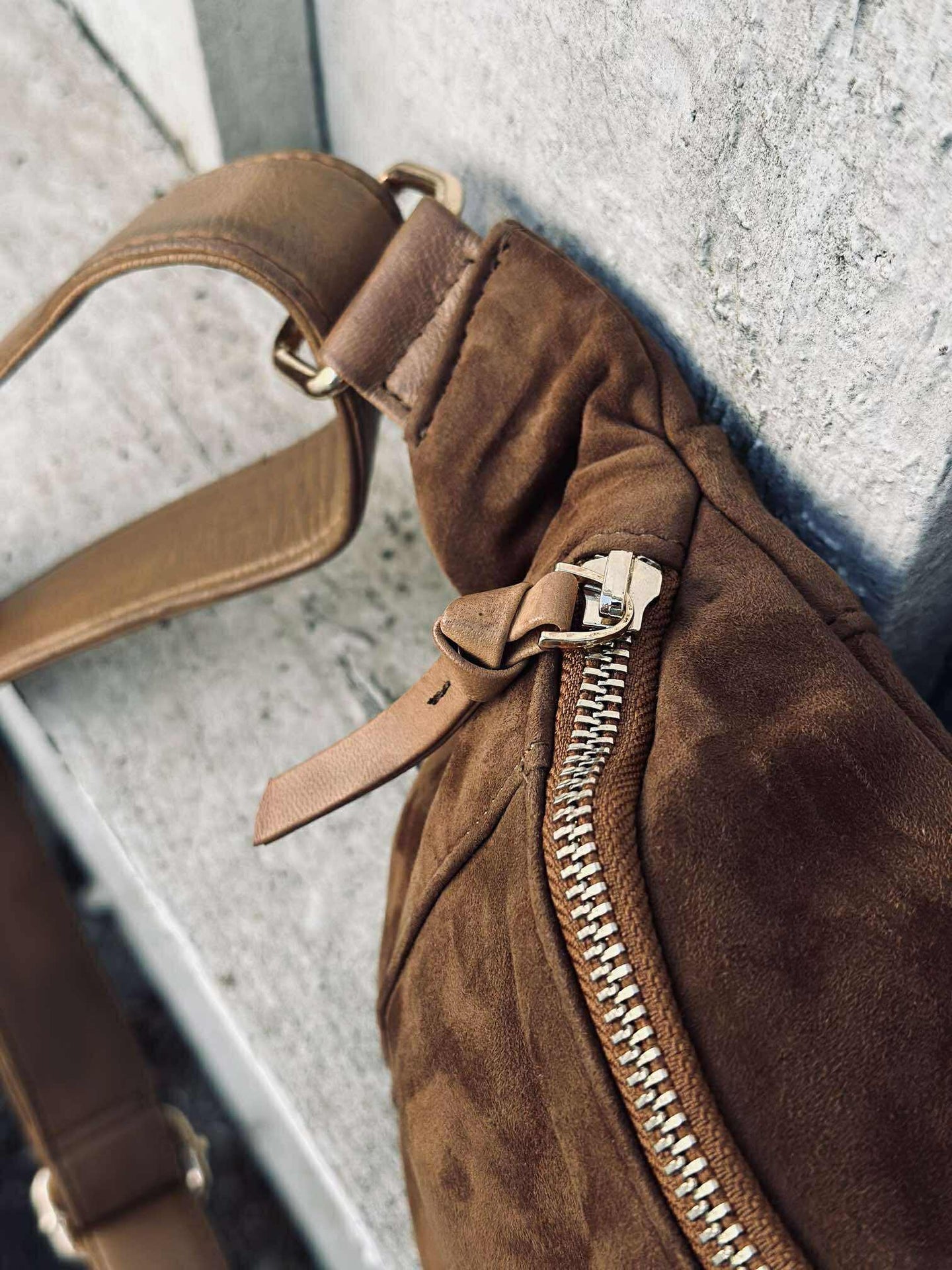 Midjeväska JUNE Mocka - Karamell