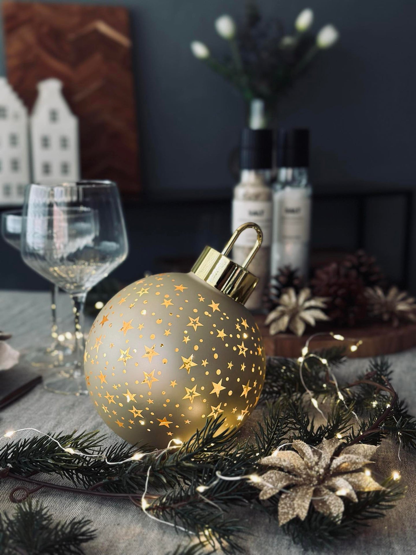 Julkula med LED-ljus - Guld