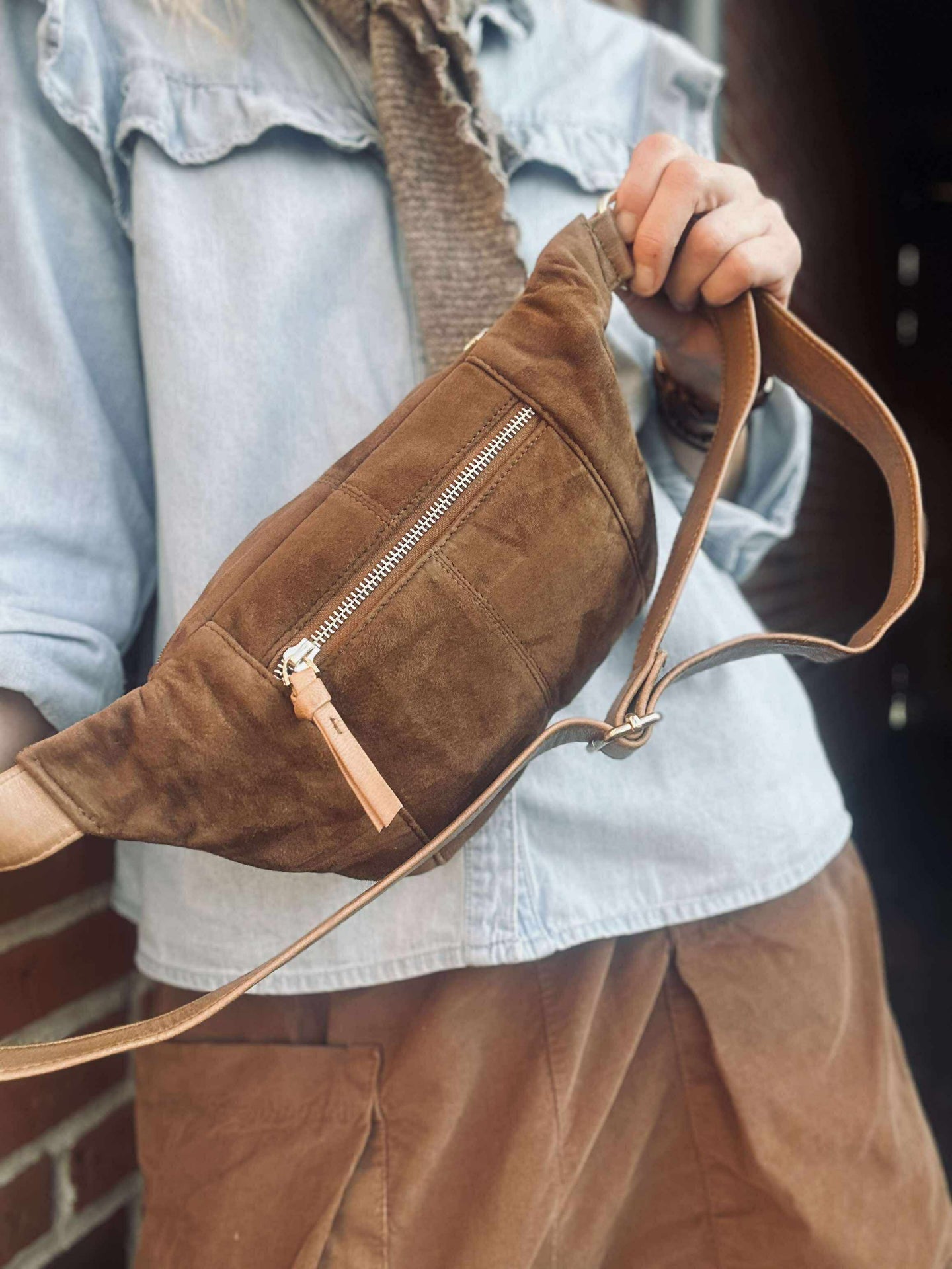 Midjeväska JUNE Mocka - Karamell