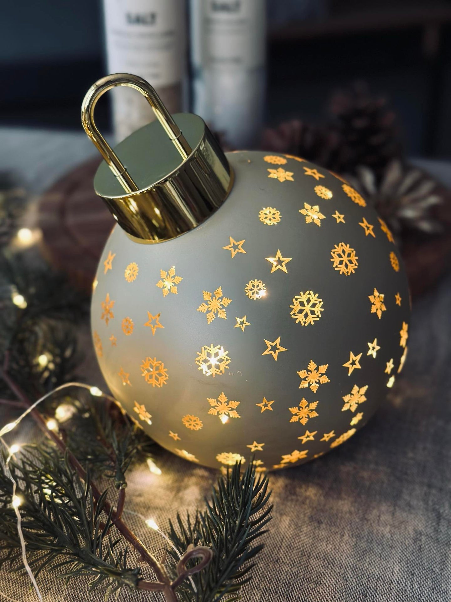 Julkula med LED-ljus - Guld