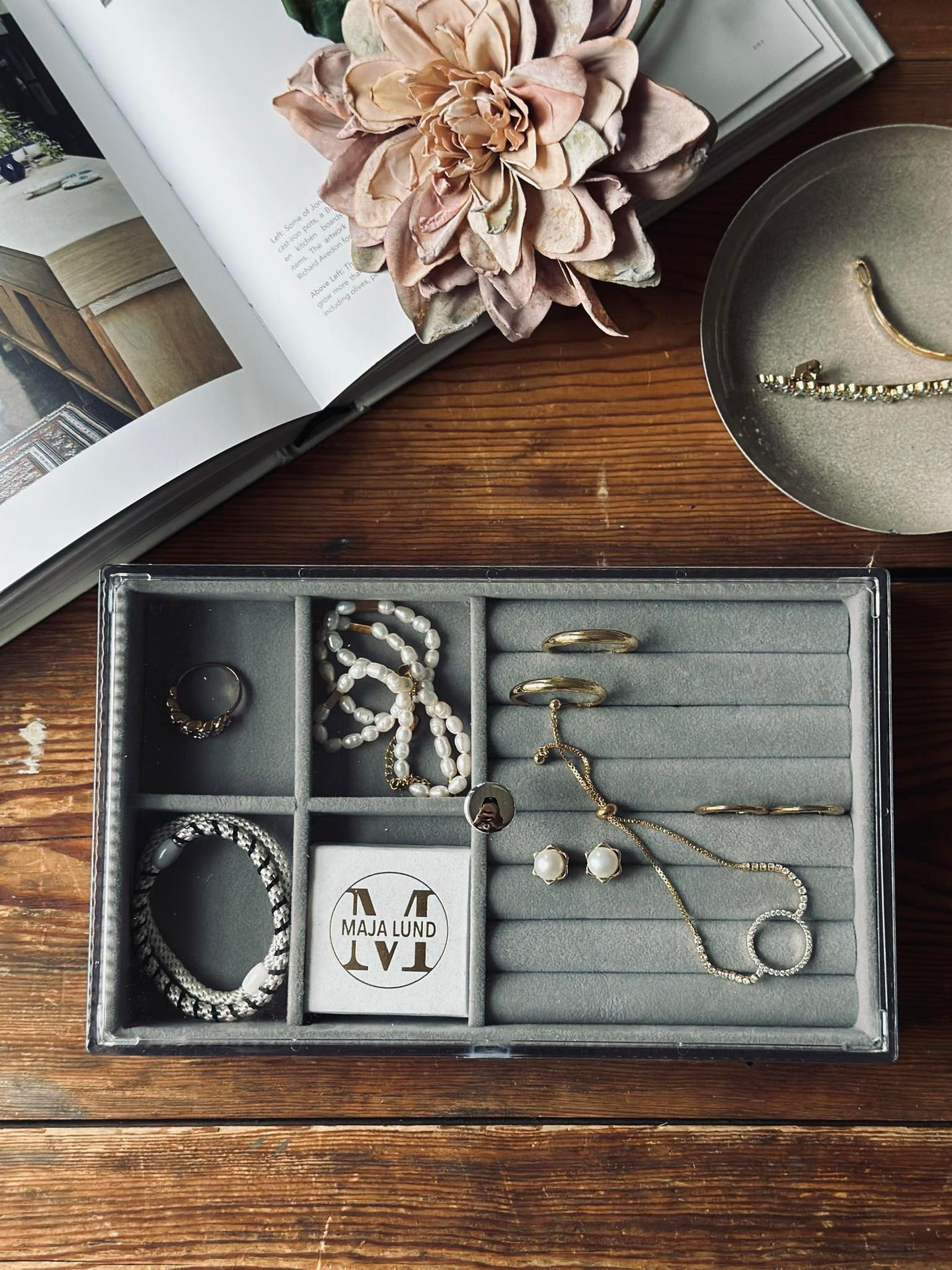 Smyckesförvaring med lock