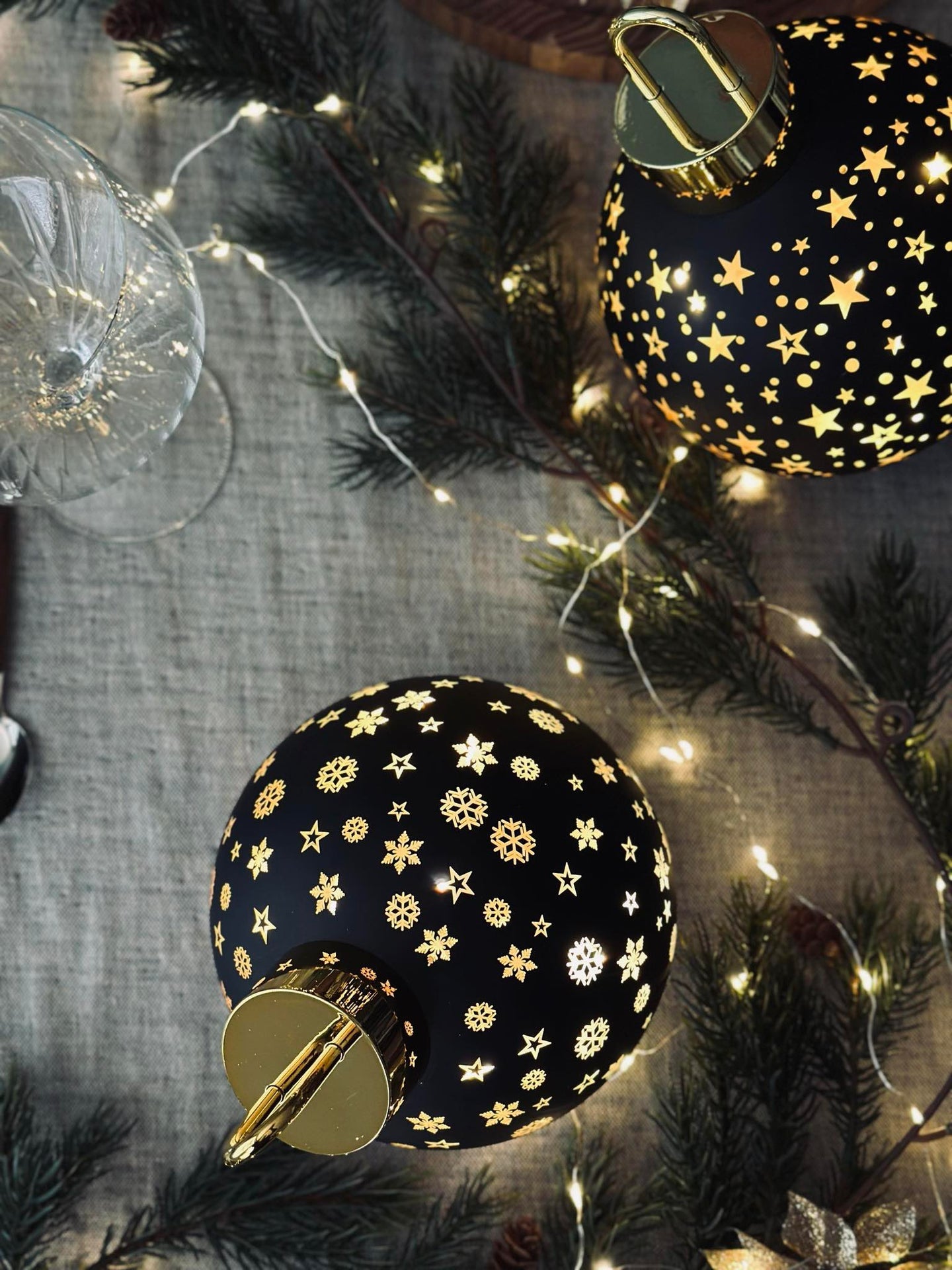 Julkula med LED-ljus - Black